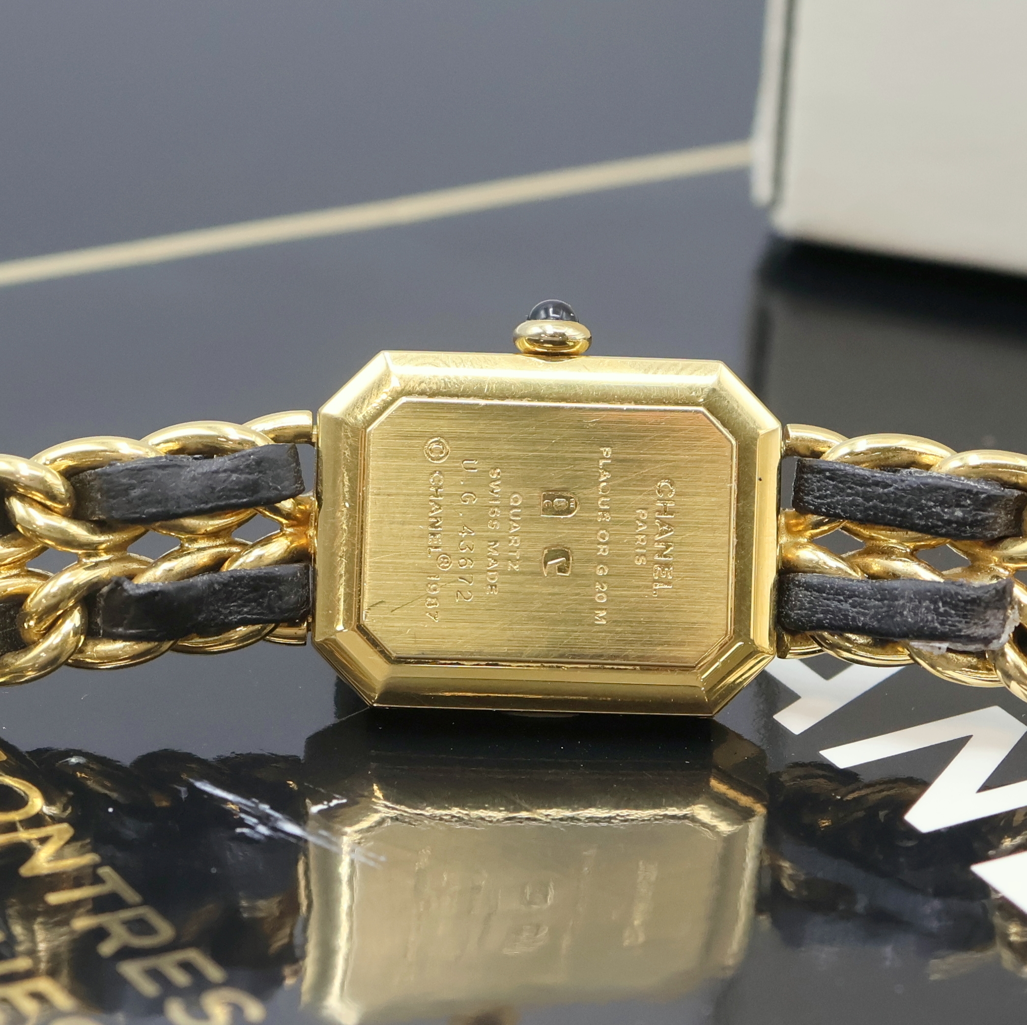 Detail g: CHANEL Damenarmbanduhr Modell Premiere, Schweiz verk. lt. beil. Pap. 09/1989, quarz, verg. Geh. m. Schmuckkrone, Boden aufgedr., verg. Gliederband m. ...