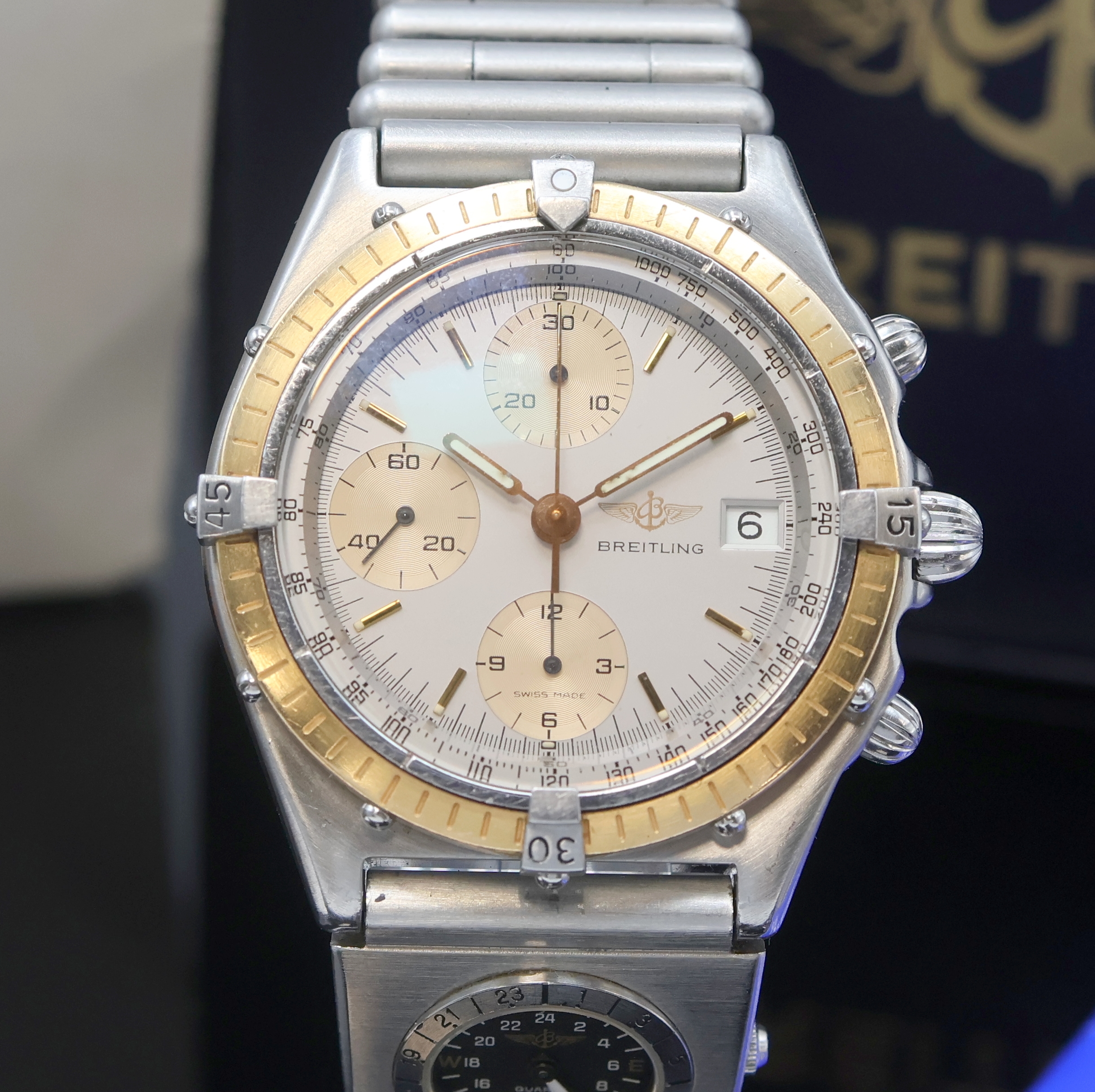 Detail a: BREITLING Herrenarmbanduhr Chronomat Referenz 81950, Schweiz um 1984, Automatik, Stahlgeh. inkl. Roleauxband m. UTC und dopp. Faltschl., zus. 2 ...
