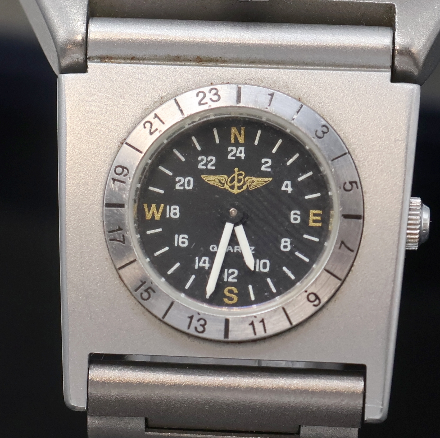 Detail b: BREITLING Herrenarmbanduhr Navitimer Aerospace mit Multifunktionsanzeige Referenz 80360, Titangeh. inkl. Gliederband mit UTC und Faltschl., eins. ...