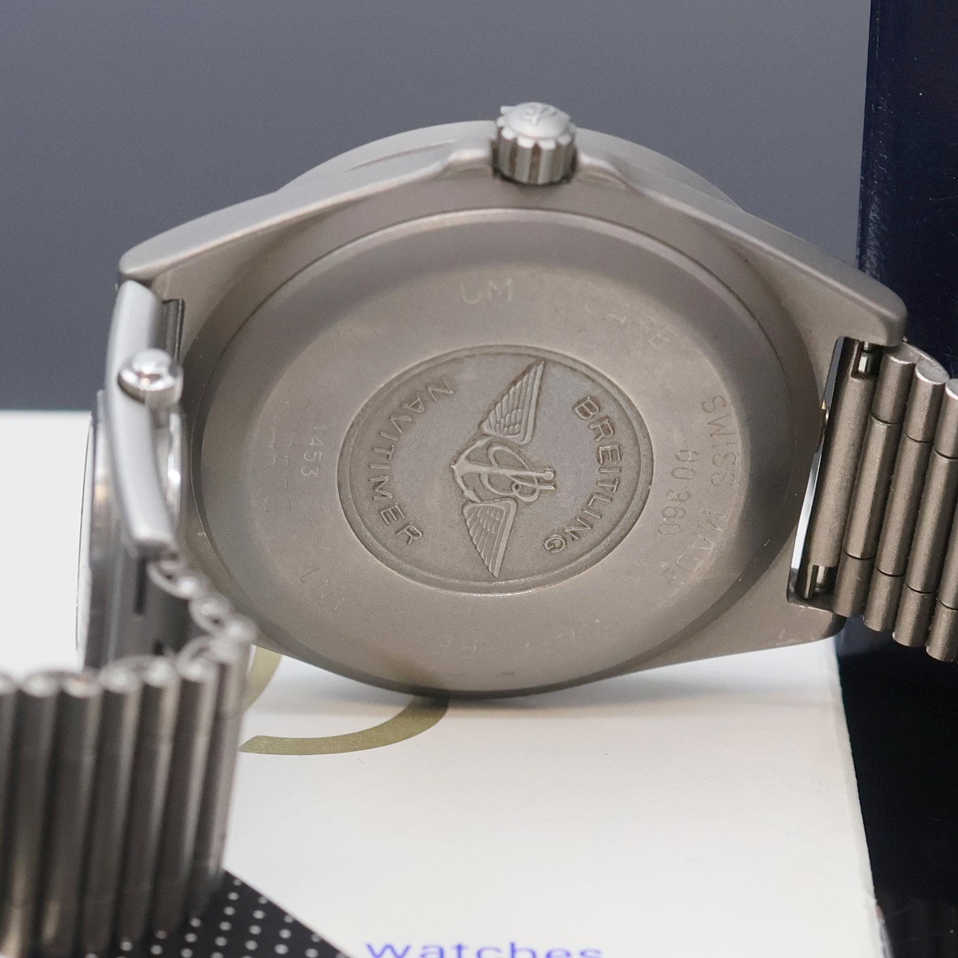Detail e: BREITLING Herrenarmbanduhr Navitimer Aerospace mit Multifunktionsanzeige Referenz 80360, Titangeh. inkl. Gliederband mit UTC und Faltschl., eins. ...
