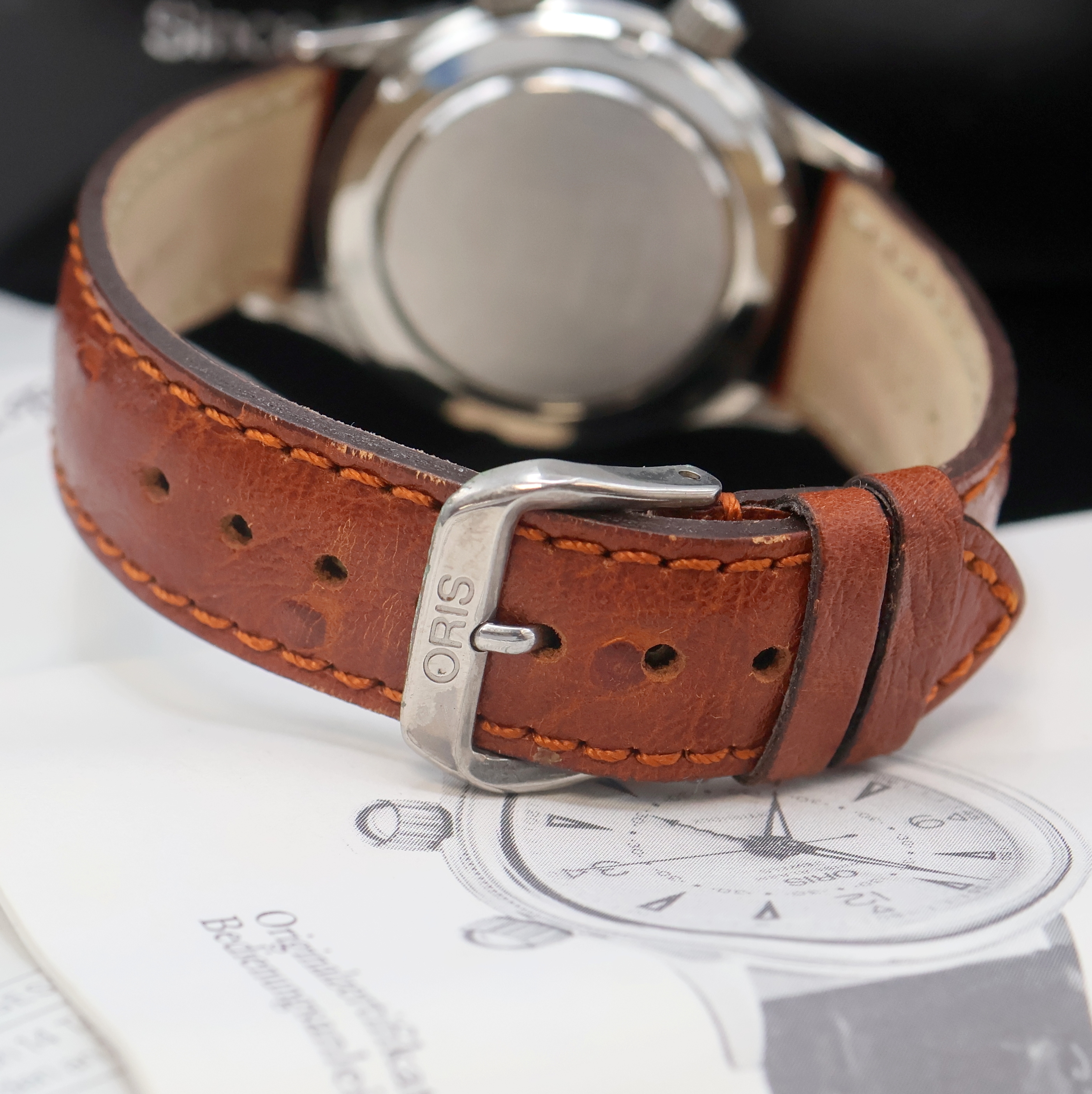 Detail c: ORIS auf 1.600 Stück limitierter Armbandwecker Referenz 418-7451-63, Handaufzug, Stahlgeh. inkl. orig. Lederband m. orig. Dornschl., Gold-Lünette, ...