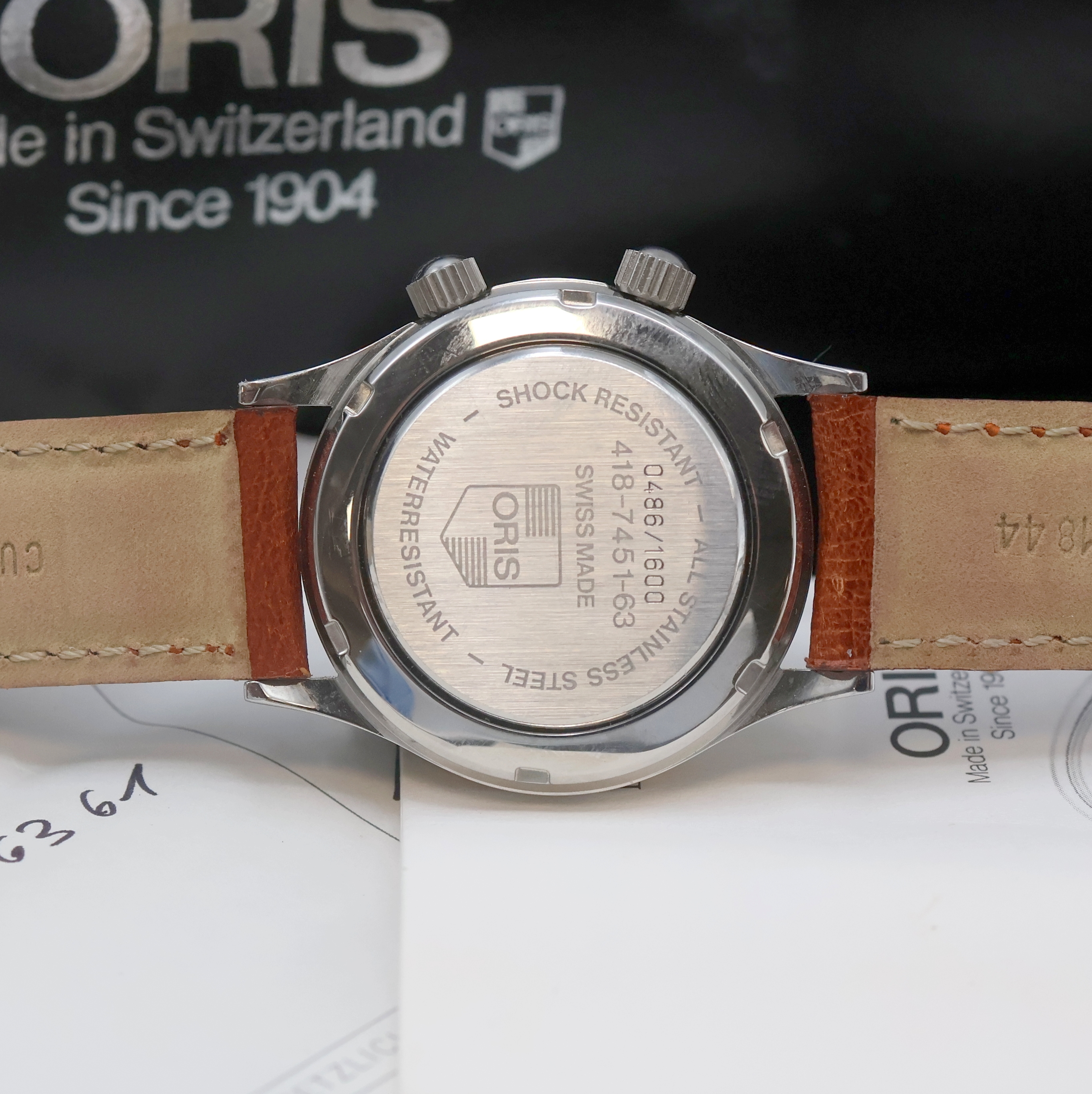 Detail d: ORIS auf 1.600 Stück limitierter Armbandwecker Referenz 418-7451-63, Handaufzug, Stahlgeh. inkl. orig. Lederband m. orig. Dornschl., Gold-Lünette, ...