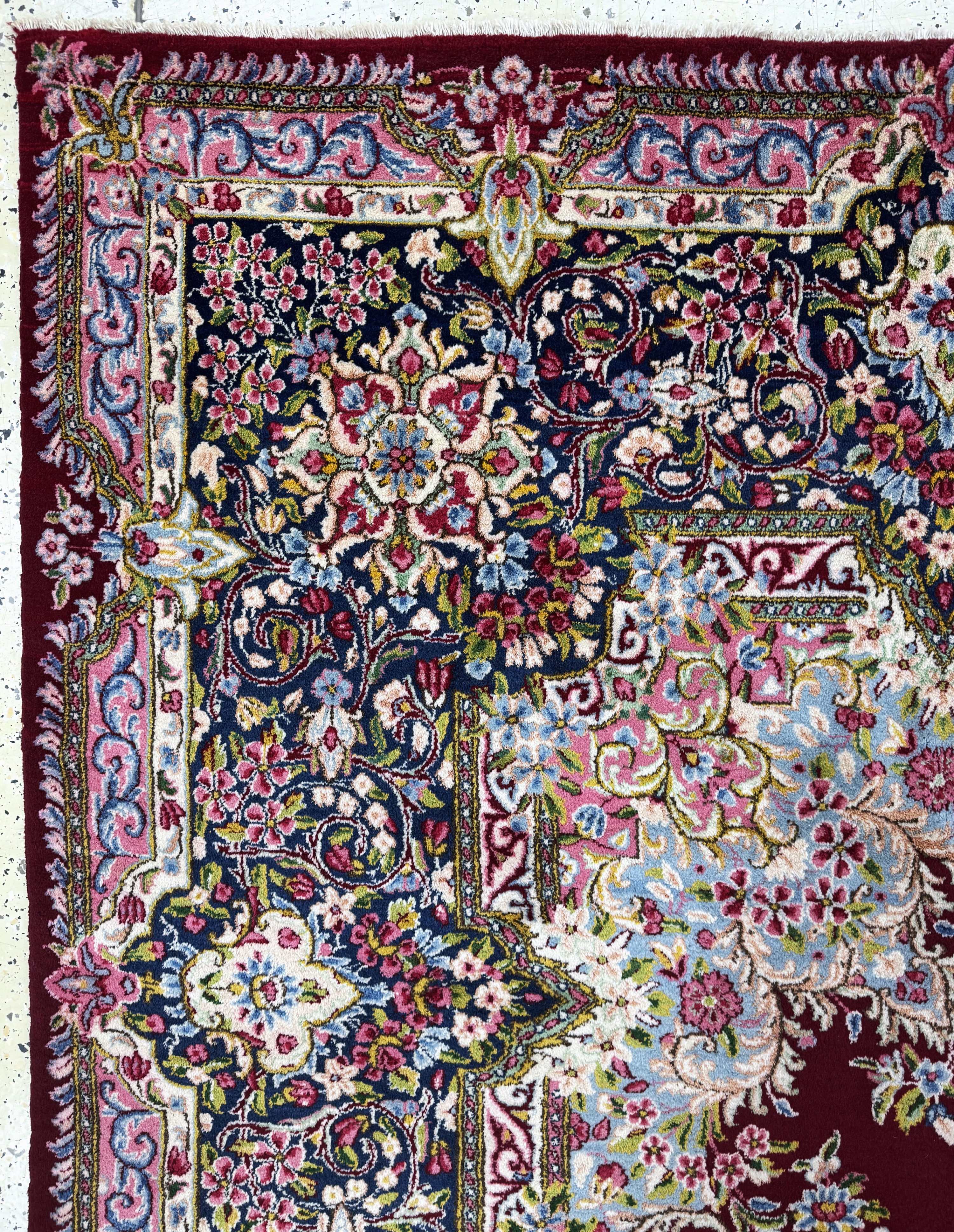 Detail d: Kerman"Arjomand" signiert, Persien, Mitte 20.Jhd, Wolle auf Baumwolle, ca. 300 x 300 cm,minimale Mottenfrass am Rand