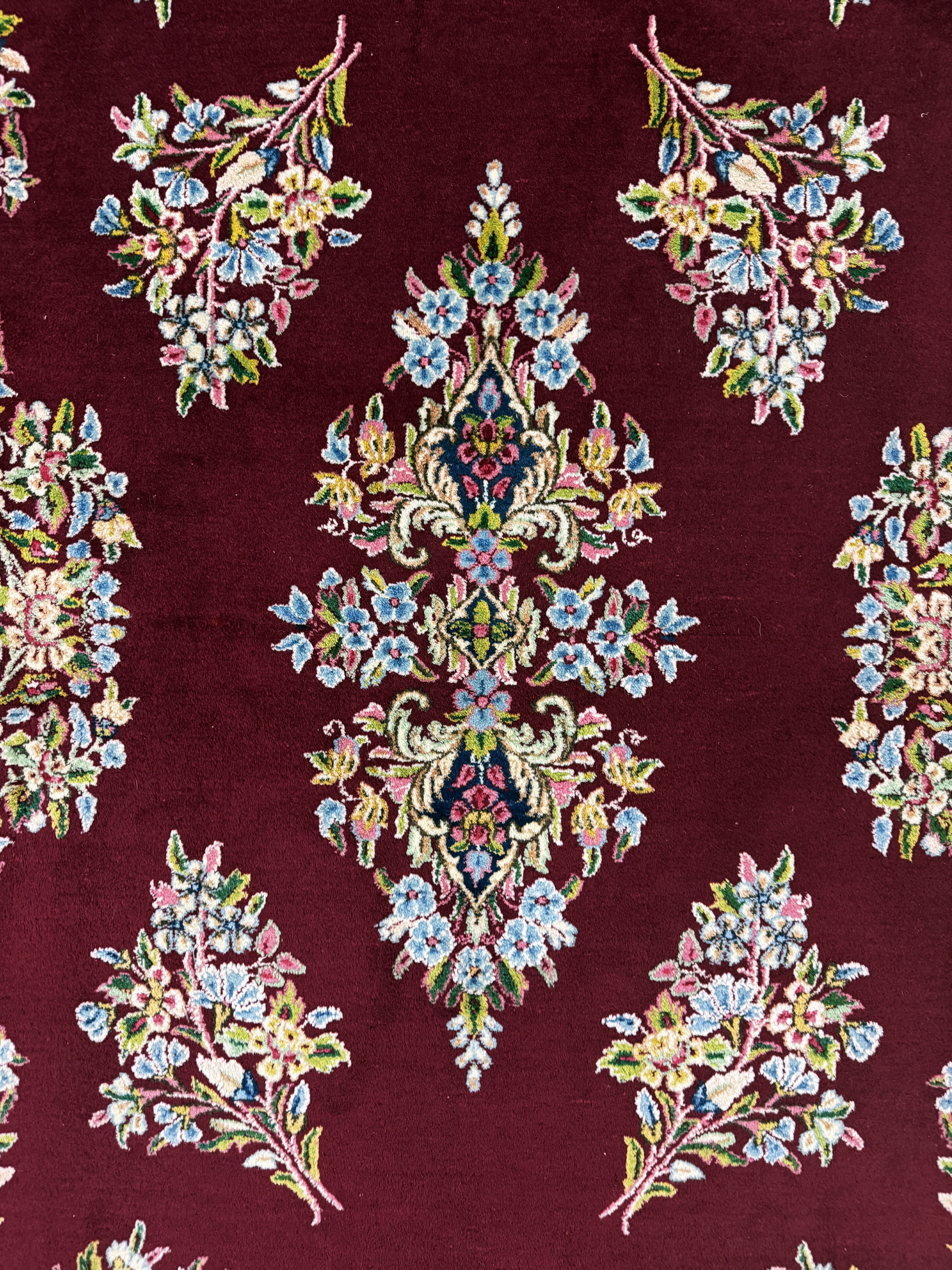 Detail g: Kerman"Arjomand" signiert, Persien, Mitte 20.Jhd, Wolle auf Baumwolle, ca. 300 x 300 cm,minimale Mottenfrass am Rand