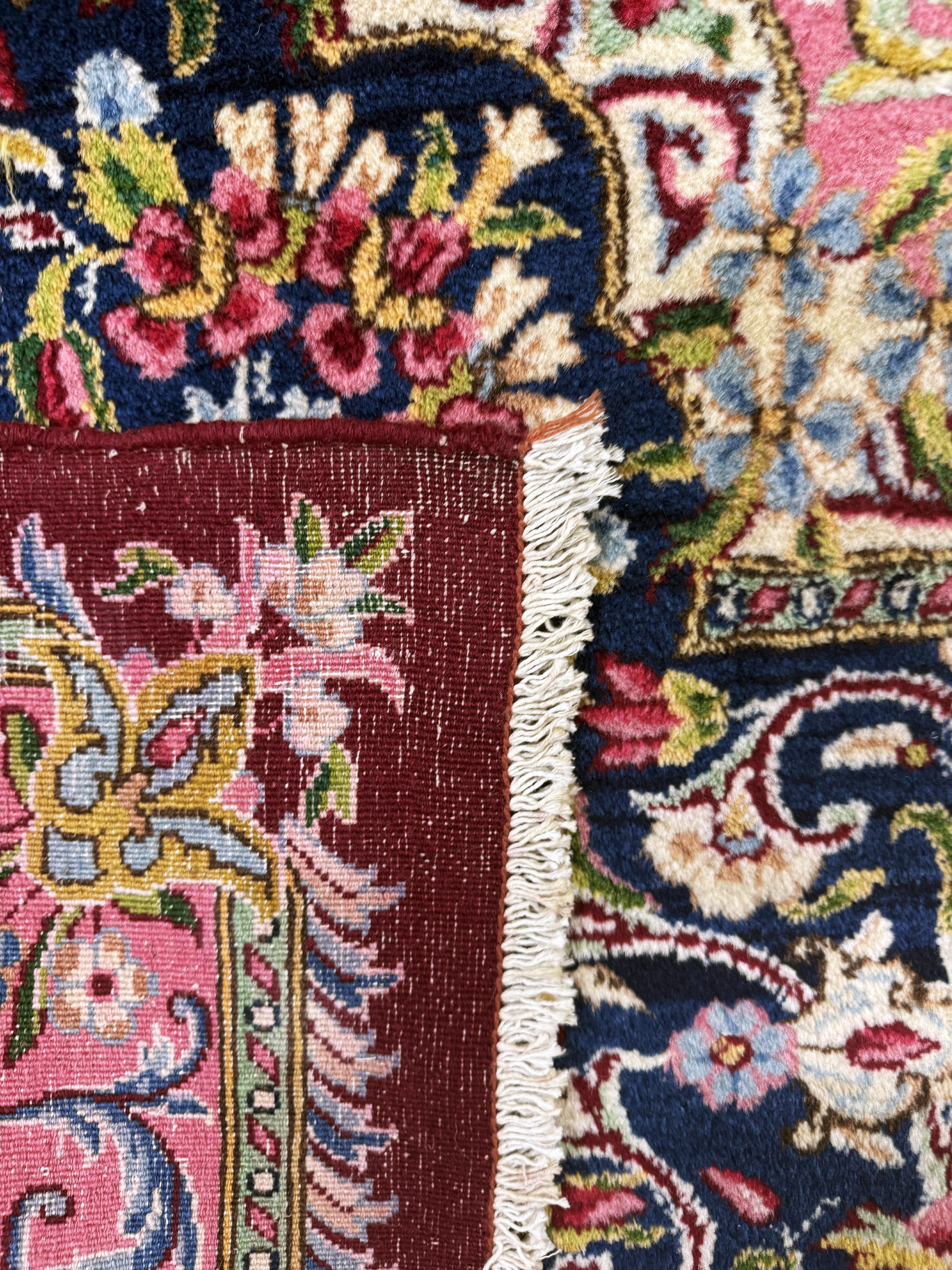 Detail i: Kerman"Arjomand" signiert, Persien, Mitte 20.Jhd, Wolle auf Baumwolle, ca. 300 x 300 cm,minimale Mottenfrass am Rand