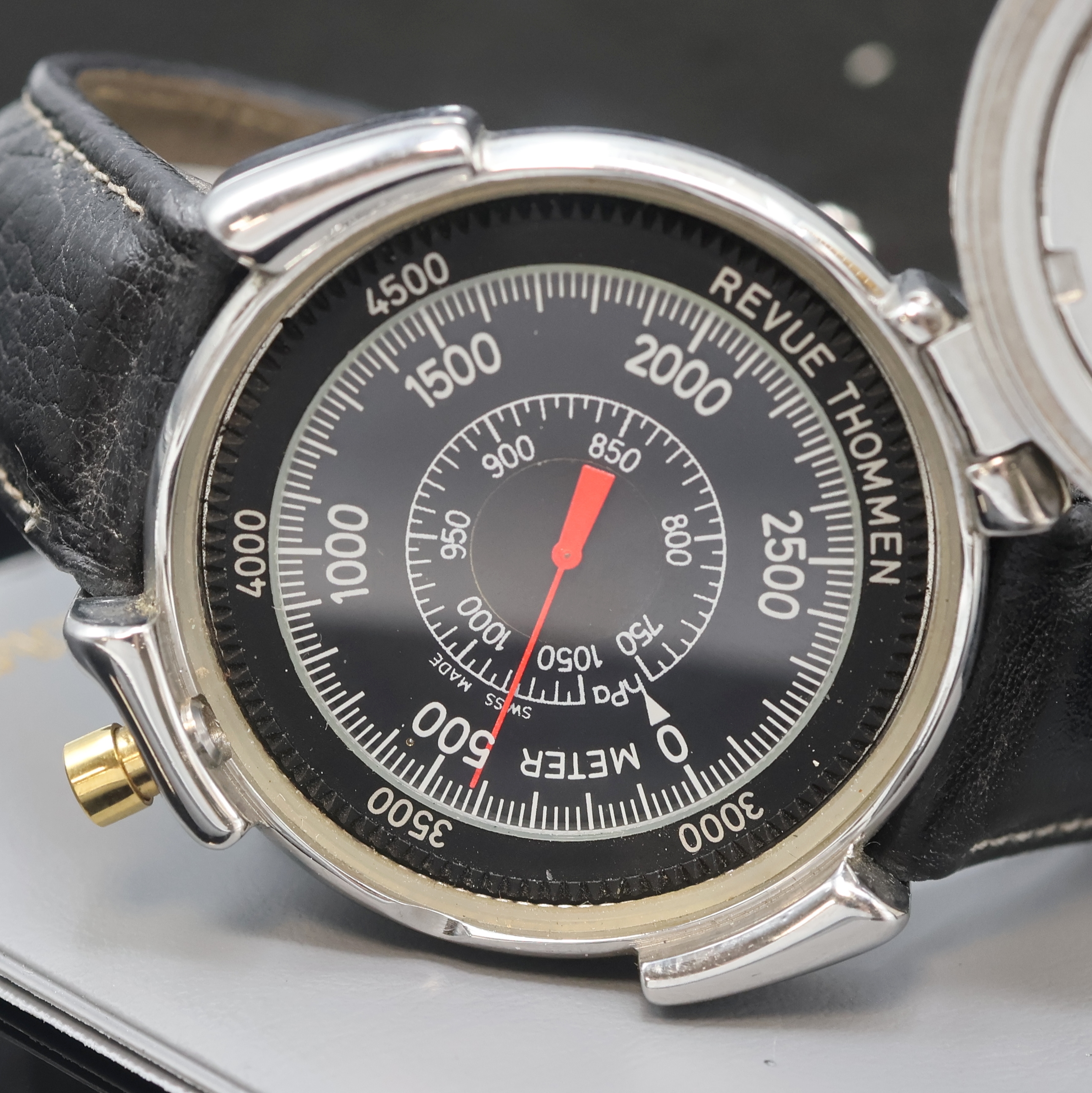 Detail c: REVUE THOMMEN Herrenarmbanduhr Altimark Referenz 581102, quarz, Multifunktion z.B. Bergsport, aufklappbares Doppelgehäuse, im Unterteil ...