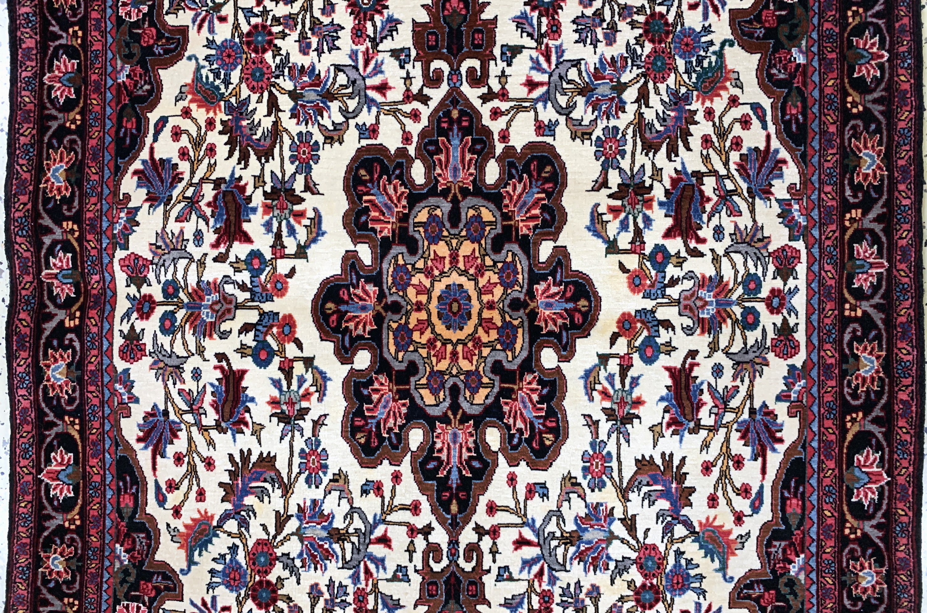 Detail b: Rosenbidjar, Persien, Ende 20.Jhd, Korkwolle auf Baumwolle, ca. 170 x 117 cm, EHZ: 2(Flecken)