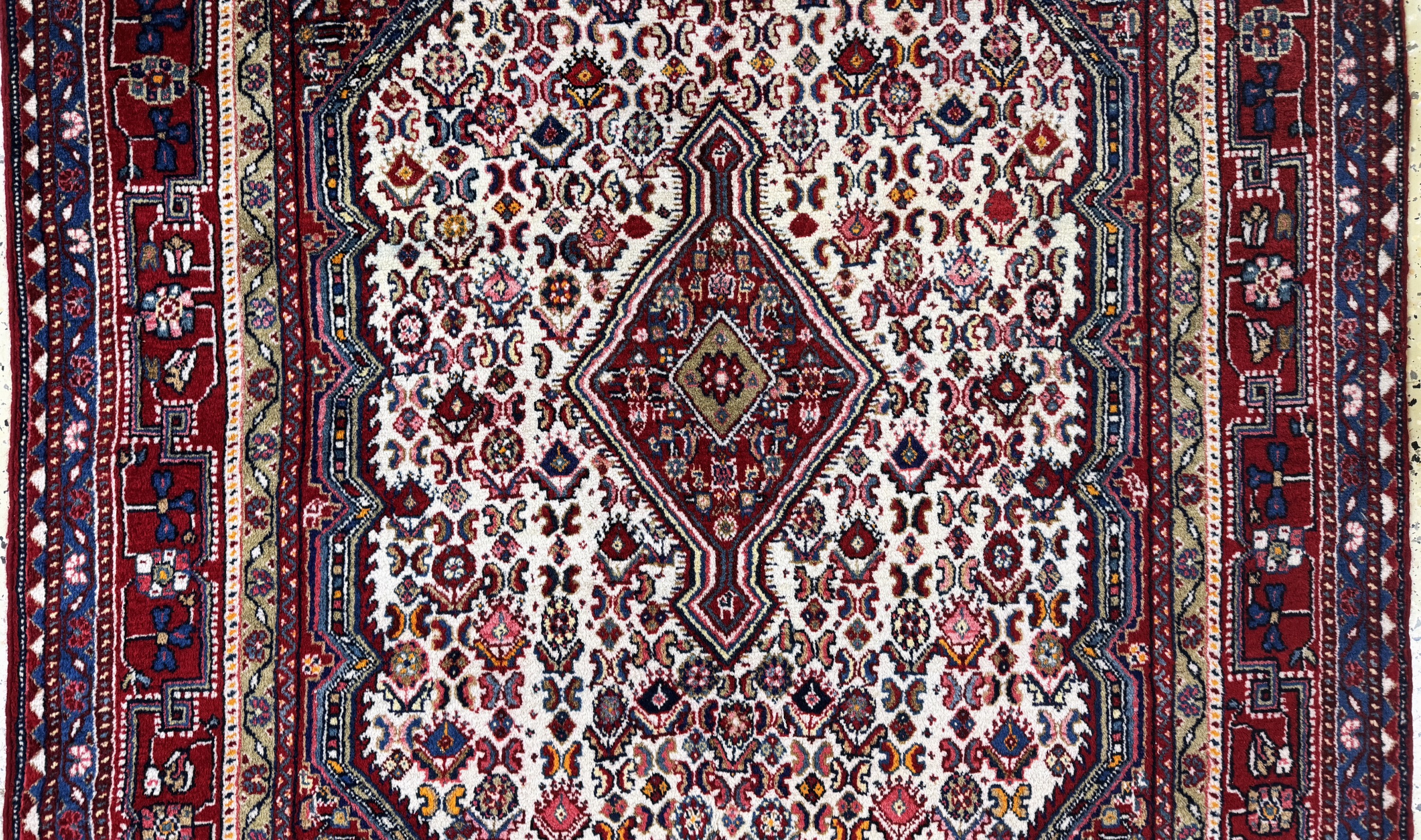 Detail b: Sarogh alt, Persien, Mitte 20.Jhd, Wolle auf Baumwolle, ca. 196 x 128 cm, EHZ: 2