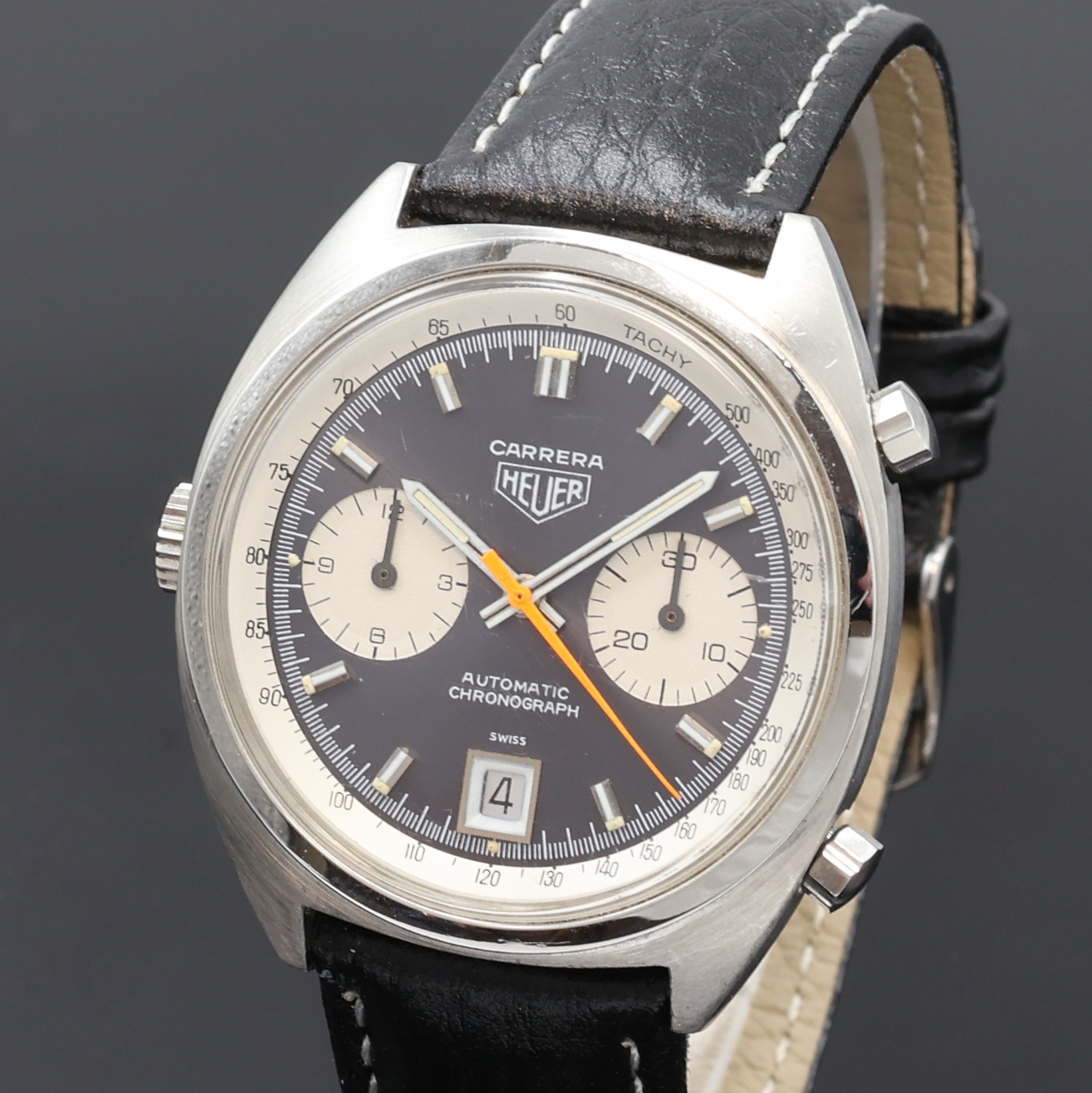 Detail a: HEUER Carrera Armbandchronograph Referenz 1153, Schweiz um 1970, Automatik, verschr. Edelstahlgeh., orig. Drücker und Krone, grau/lilafarbenes ...