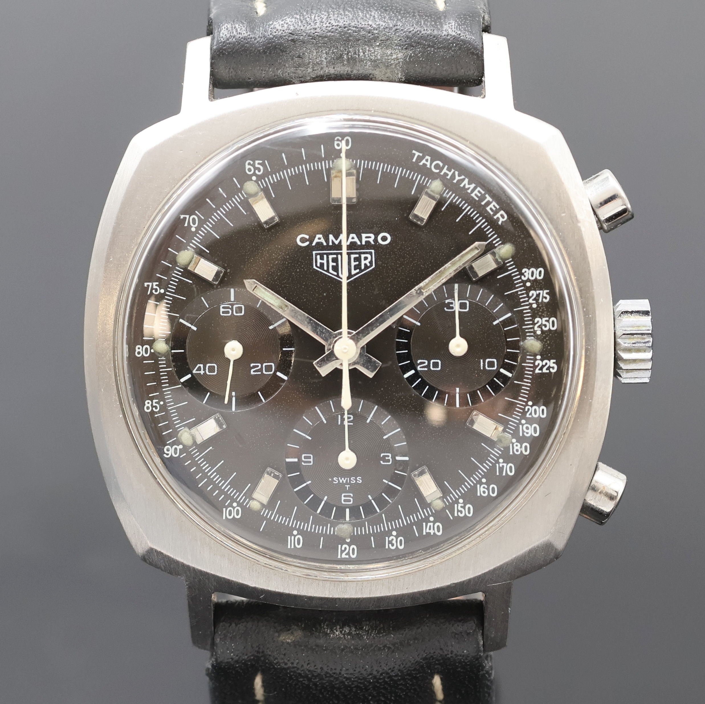Detail a: HEUER Camaro Schaltradchronograph Referenz 7220, Handaufzug, Schweiz um 1968, kissenförmiges Edelstahlgeh., Boden verschr., Zifferbl. gleichmäßig ...