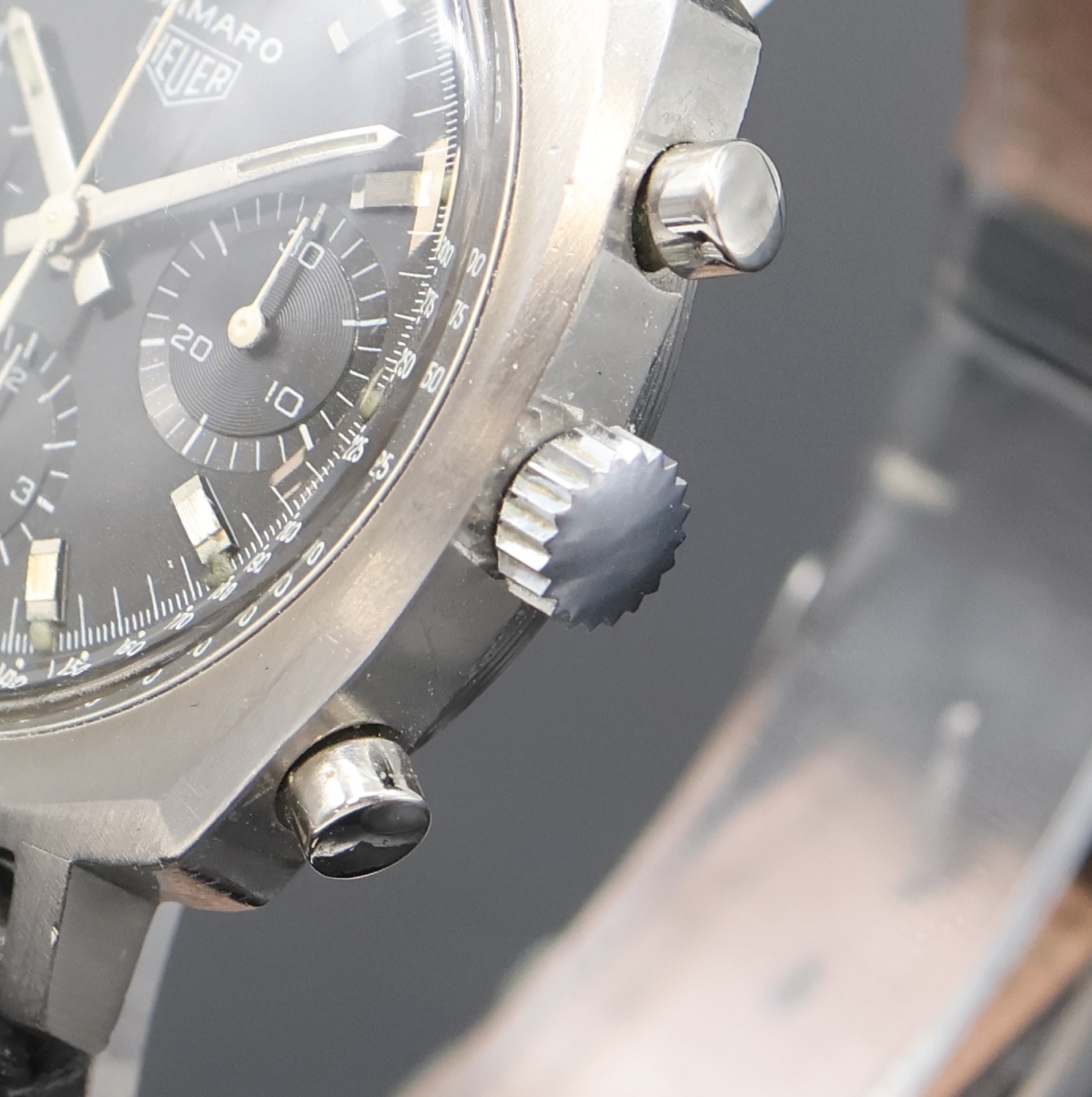 Detail b: HEUER Camaro Schaltradchronograph Referenz 7220, Handaufzug, Schweiz um 1968, kissenförmiges Edelstahlgeh., Boden verschr., Zifferbl. gleichmäßig ...