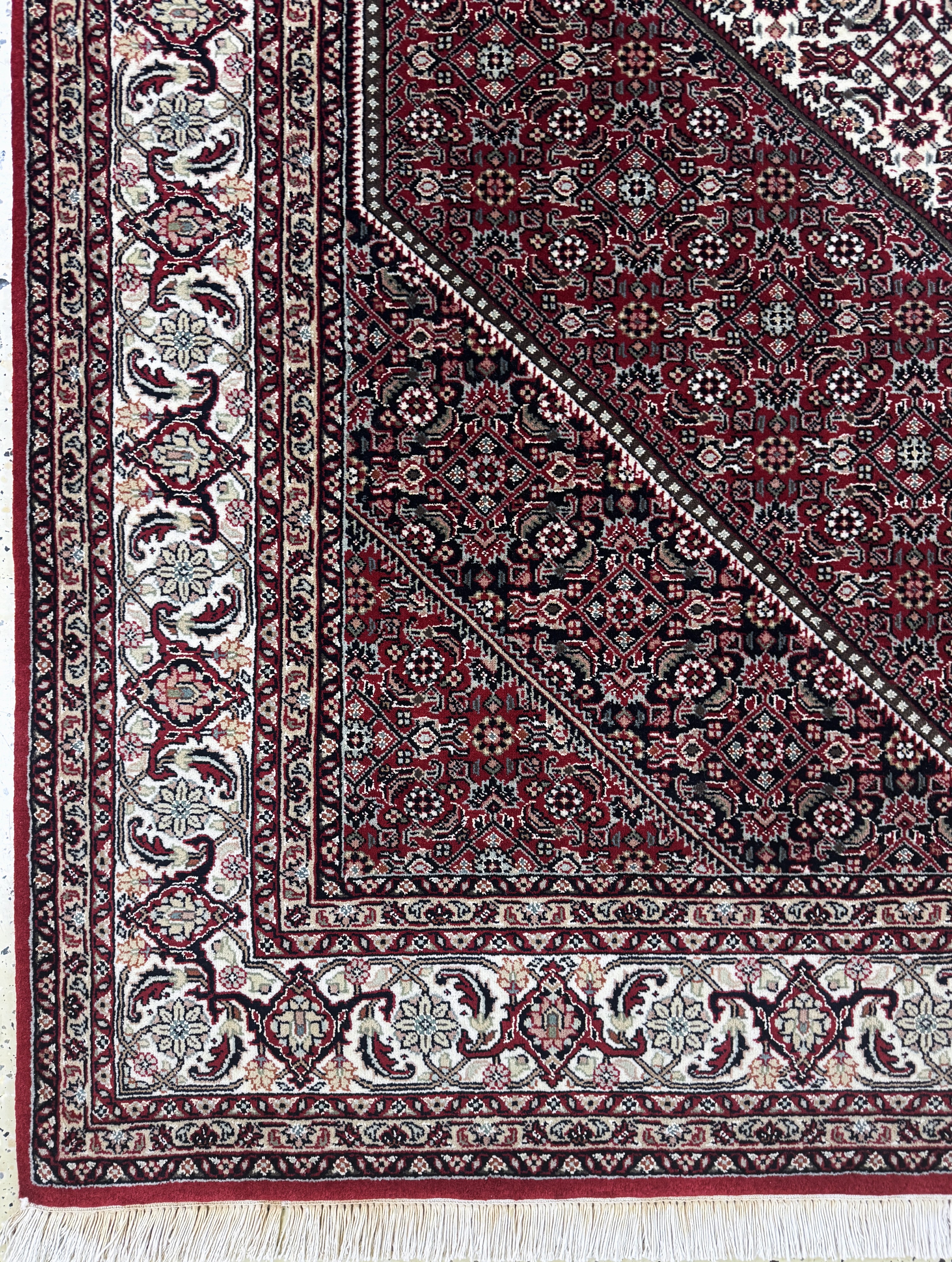 Detail b: Bidjar fein, Indien, Ende 20.Jhd, Korkwollemit Seide, ca. 236 x 176 cm, EHZ: 1-2