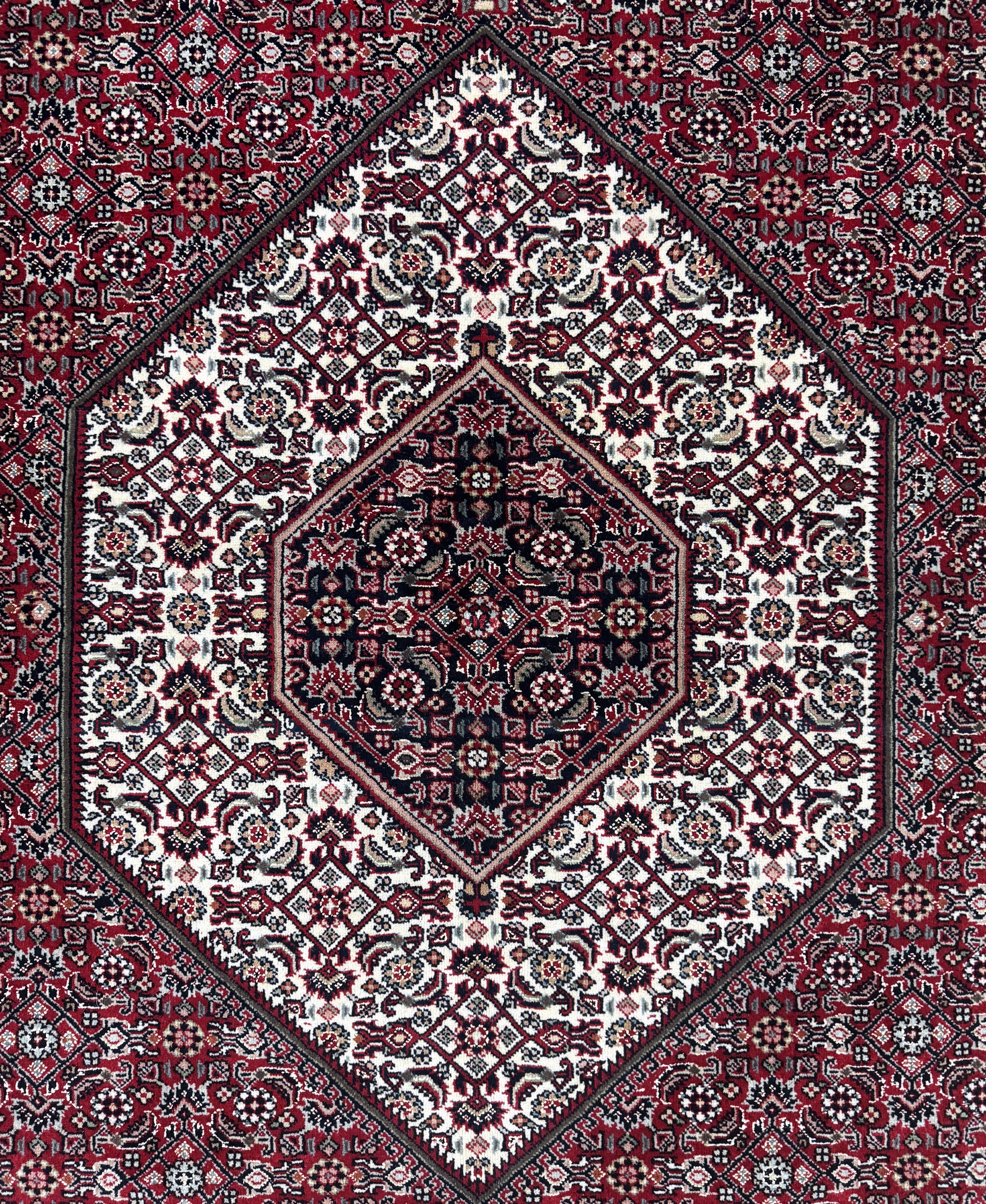 Detail c: Bidjar fein, Indien, Ende 20.Jhd, Korkwollemit Seide, ca. 236 x 176 cm, EHZ: 1-2