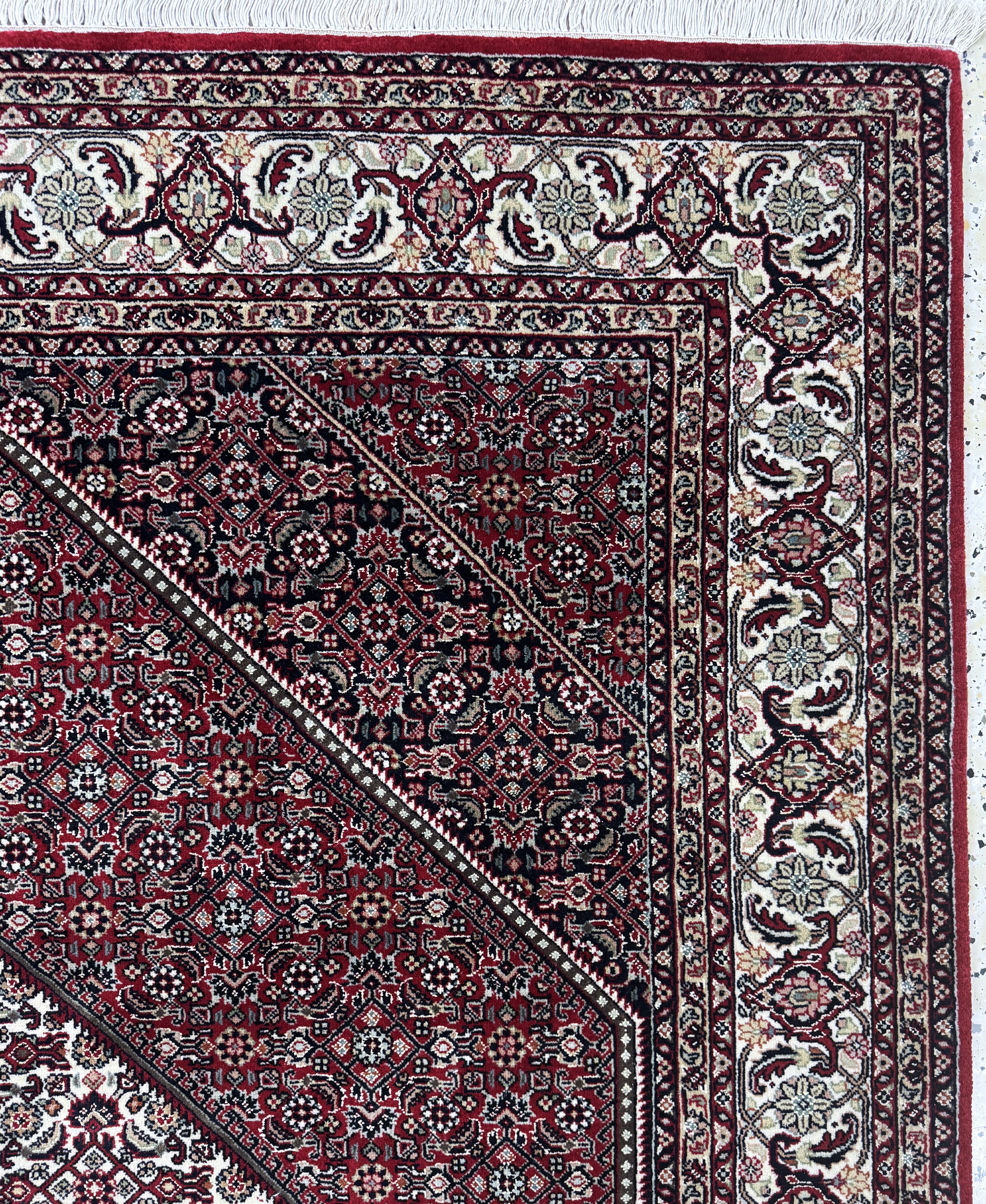 Detail e: Bidjar fein, Indien, Ende 20.Jhd, Korkwollemit Seide, ca. 236 x 176 cm, EHZ: 1-2