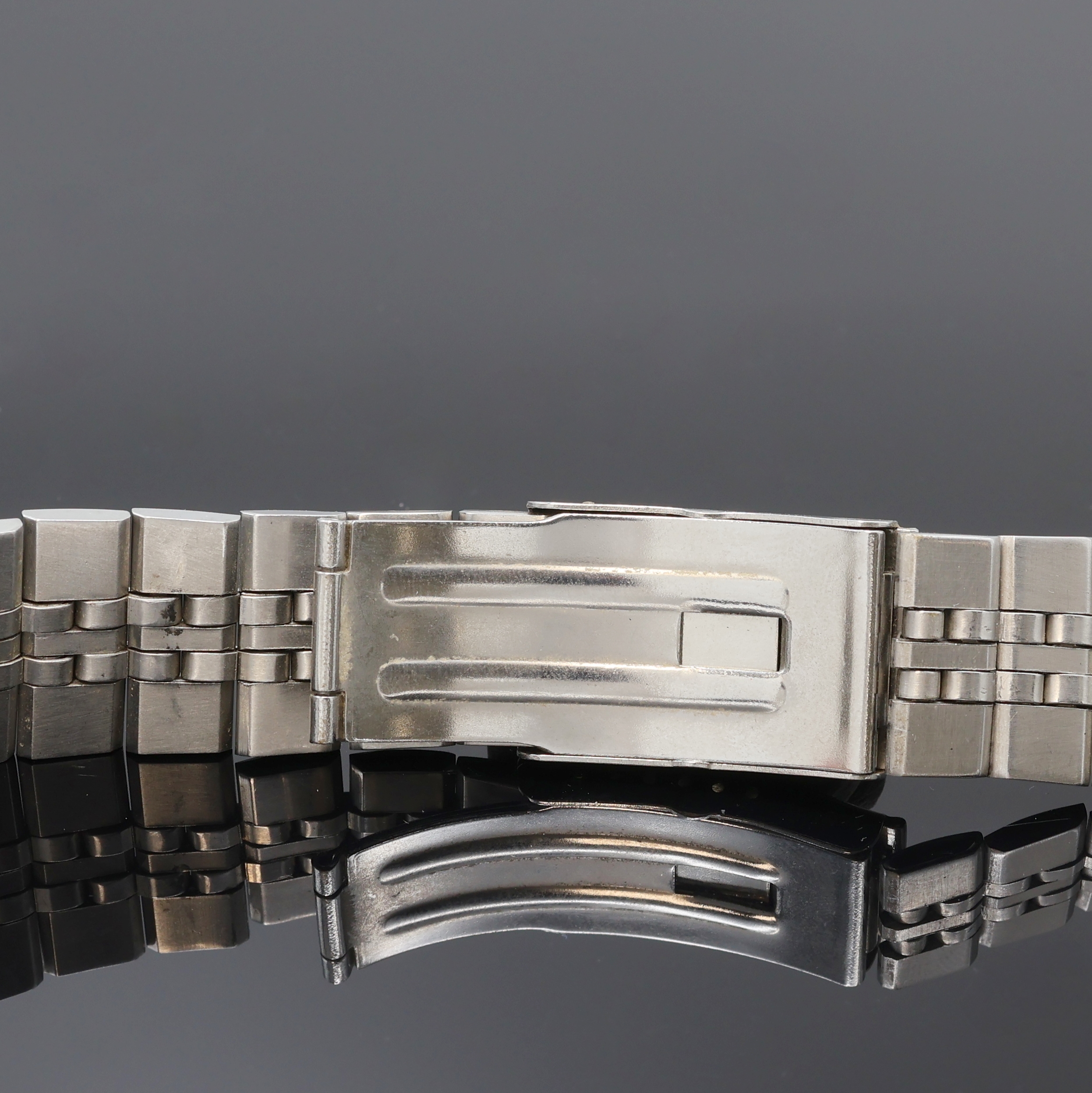 Detail c: BREITLING vintage Gliederband aus Stahl, Faltschl., Bandanstoß ca. 22 mm, L. ca. 15 cm, EZ 2, aus Sammlungsauflösung