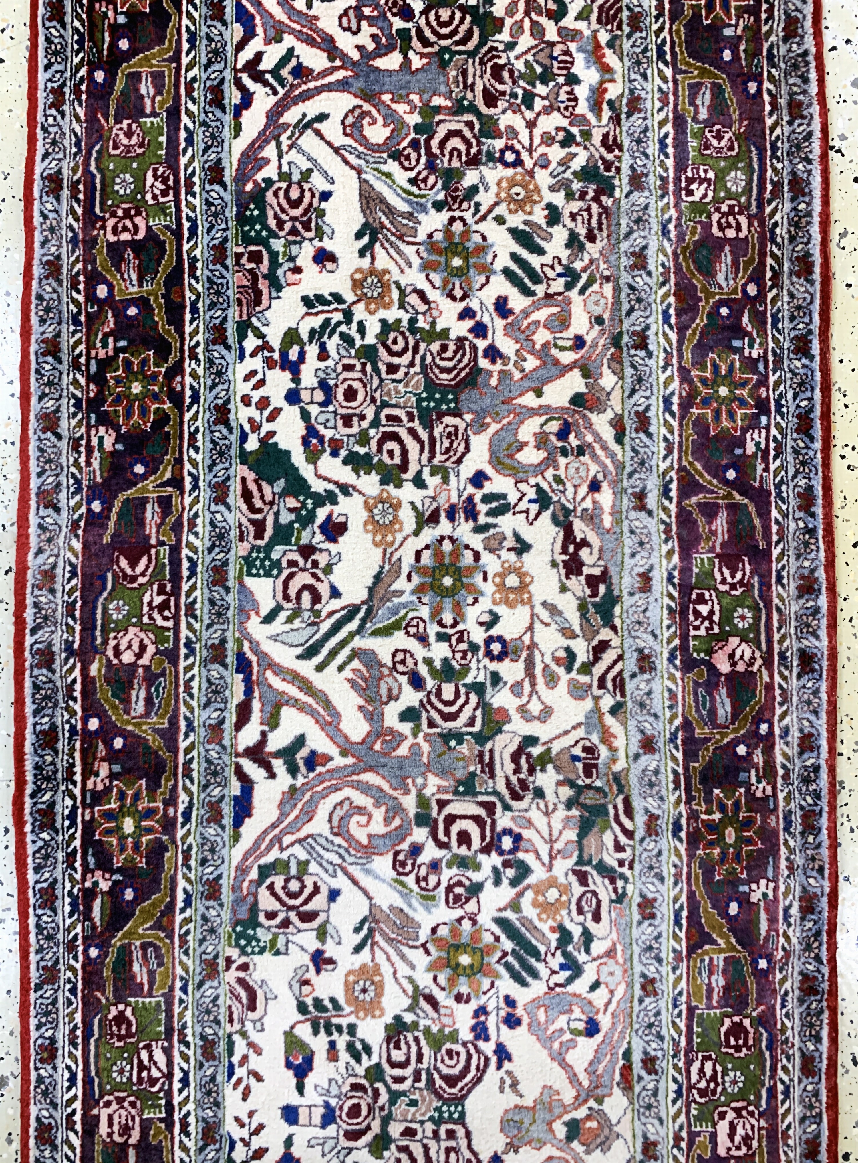 Detail b: Rosenbidjar, Persien, Ende 20.Jhd, Korkwolle, ca. 385 x 80 cm, Rand verblasst, EHZ: 1-2