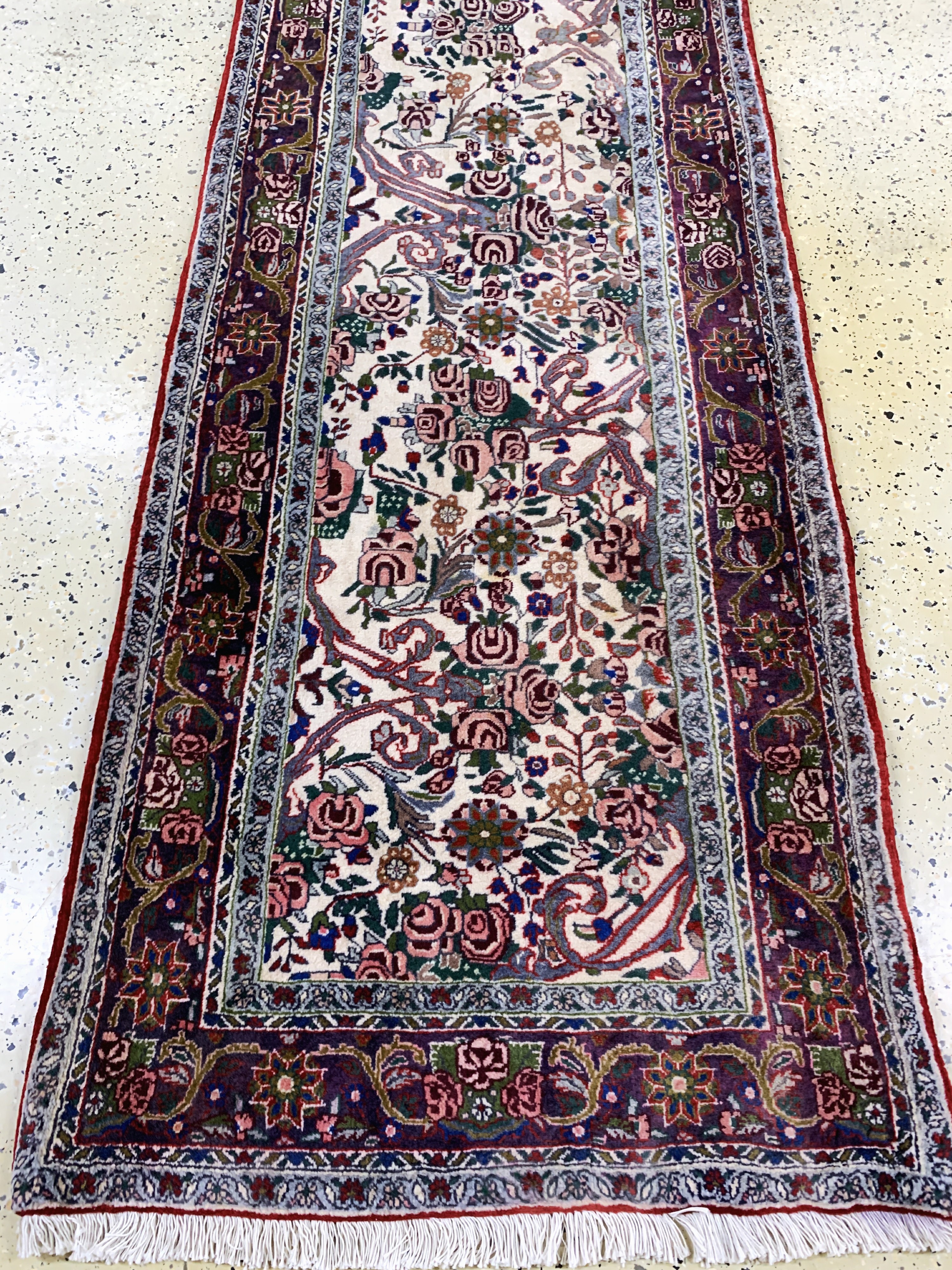 Detail e: Rosenbidjar, Persien, Ende 20.Jhd, Korkwolle, ca. 385 x 80 cm, Rand verblasst, EHZ: 1-2