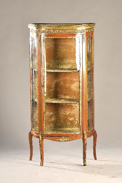 Image Vitrine im Stil des Directoire, Frankreich 19.Jh., halbrund geschwungene Form, ...