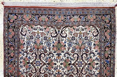27059860a - Rosenbidjar Kork alt, Persien, Mitte 20.Jhd, Korkwolle auf Baumwolle, ca. 214 x 130cm, ...