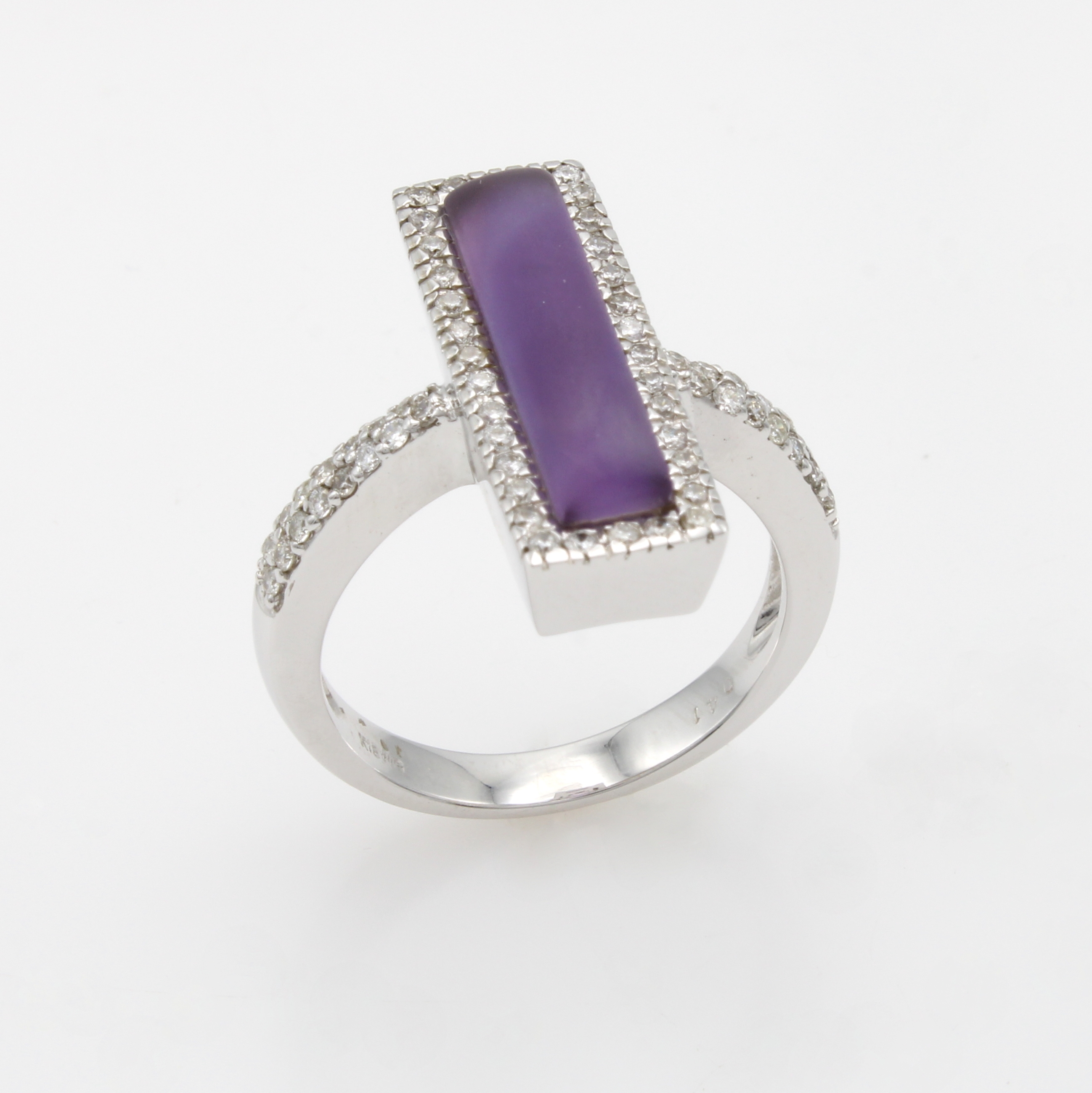 Image 27060417 - Ring mit Amethyst und Brillanten, WG 750/000, rechteckiger Ringkopf, viereck. Amethyst ...