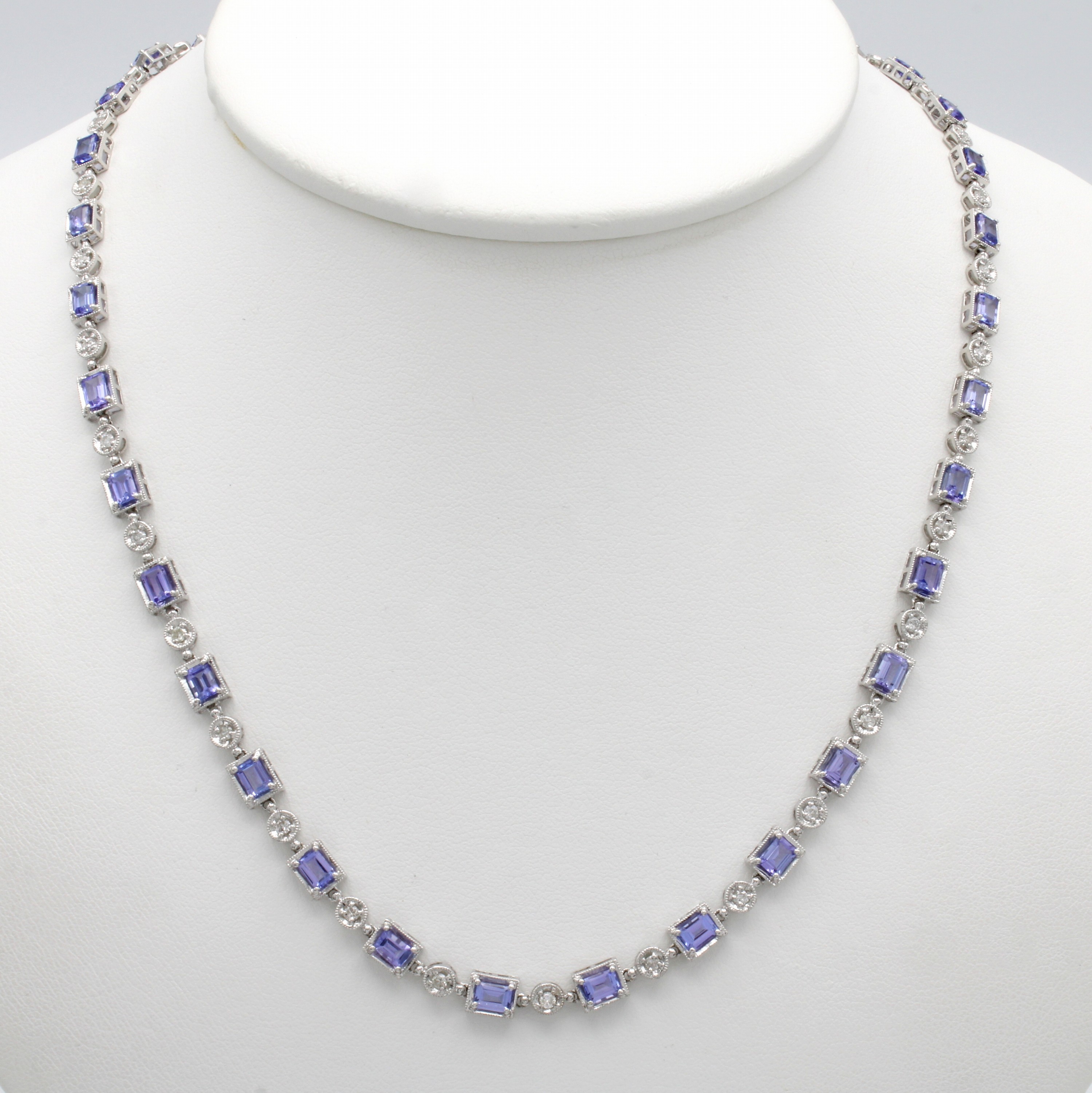 Image 27060425 - Collier mit Tansaniten und Brillanten, WG 750/000, fac. Tansanite zus. ca. 7.20 ct, ...