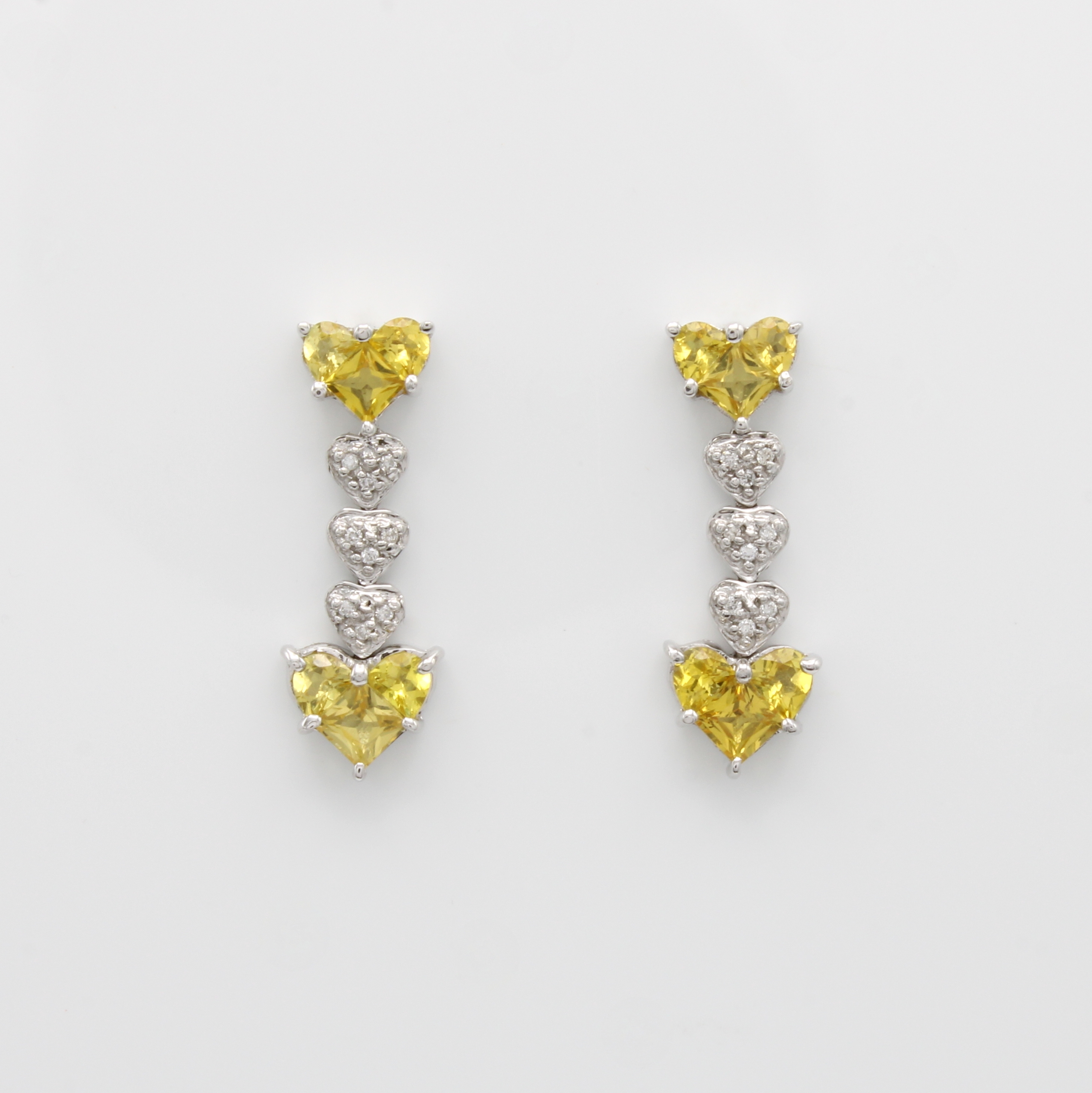 Image 27060431 - Paar Ohrstecker mit Saphiren und Brillanten, WG 750/000, 12 fac., gelbe Saphire zus. ca. ...