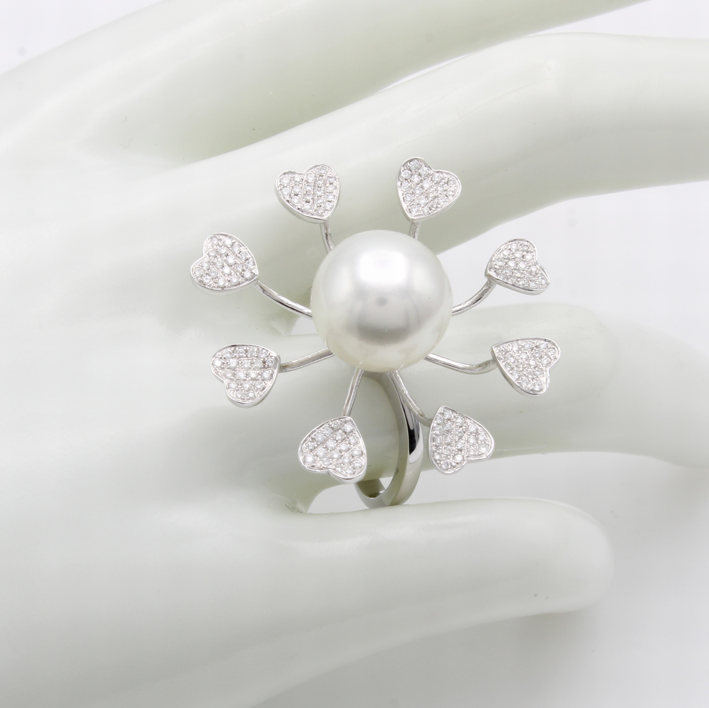 Image 27060432 - Ausgefallener Ring mit Südseeperle und Brillanten, WG 750/000, weiße Perle ca. 12 mm, ...