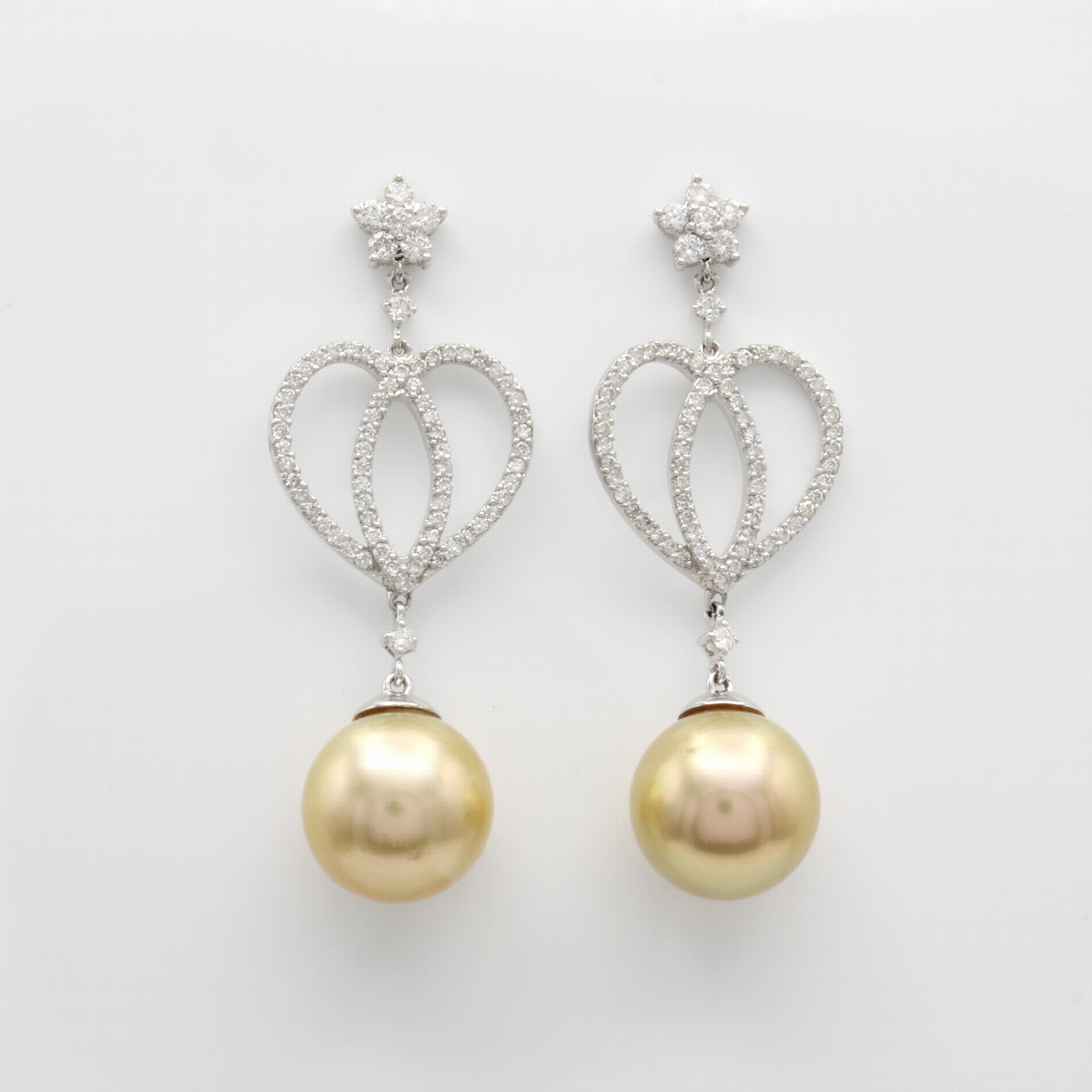 Image 27060434 - Paar Ohrgehänge mit Südseeperlen und Brillanten, WG 750/000, blütenförm. Elementeu. ...