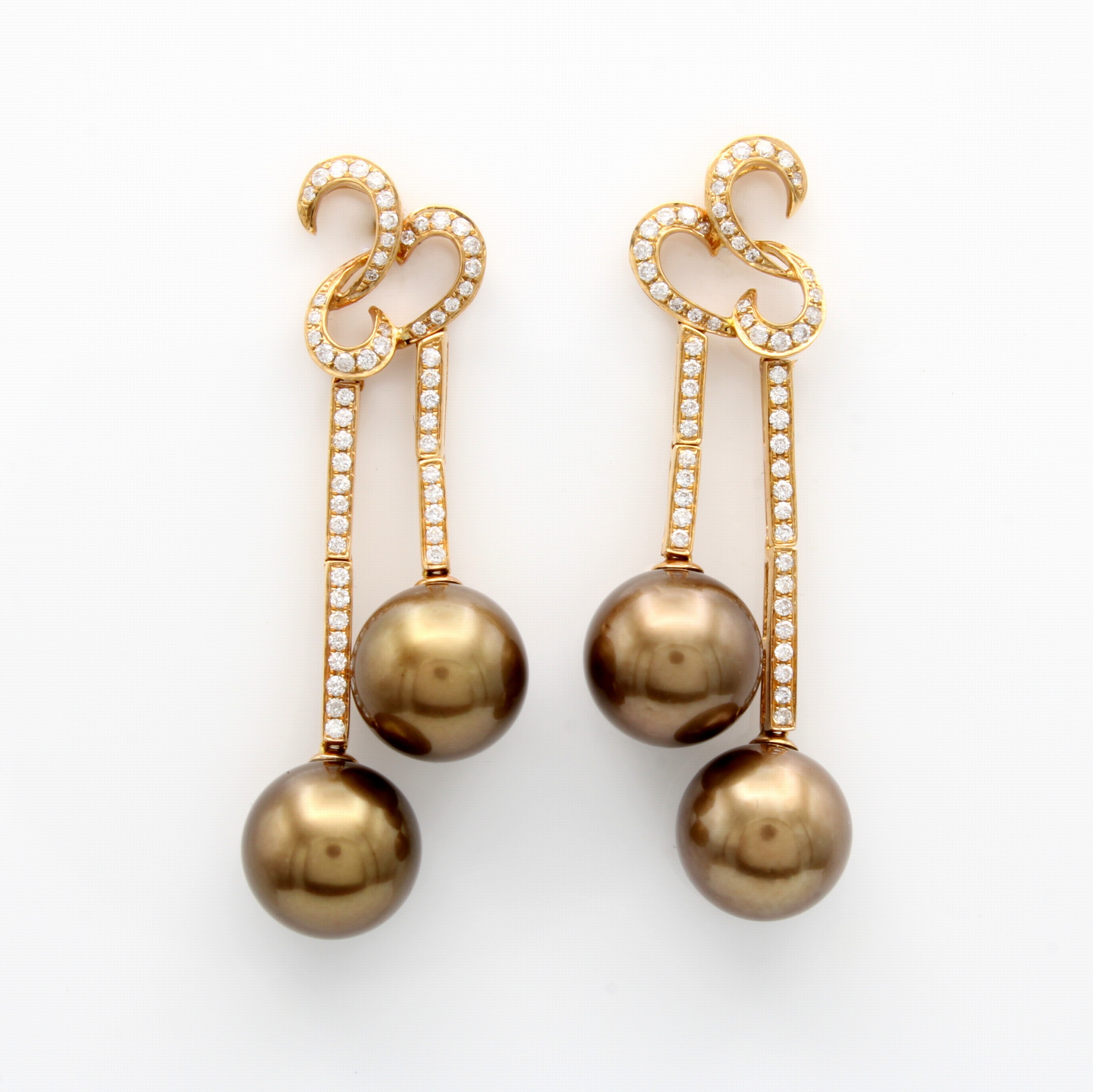 Image 27060441 - Paar Ohrgehänge mit Tahitiperlen und Brillanten, RG 750/000, verschlungenes Oberteil m. ...