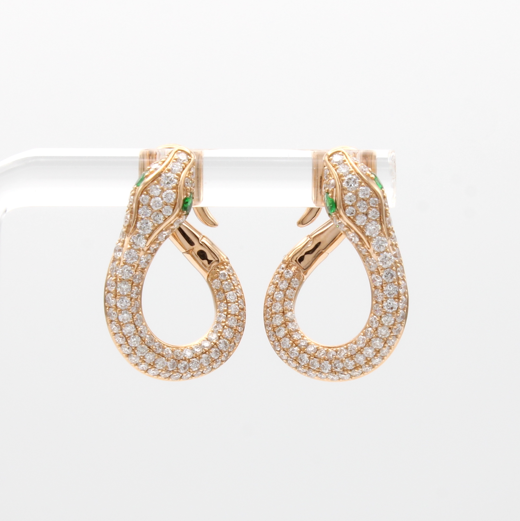 Image 27060459 - Paar Ohrstecker ´Schlange´ mit Tsavoriten und Brillanten, RG 750/000, 182 Brill. zus. ...