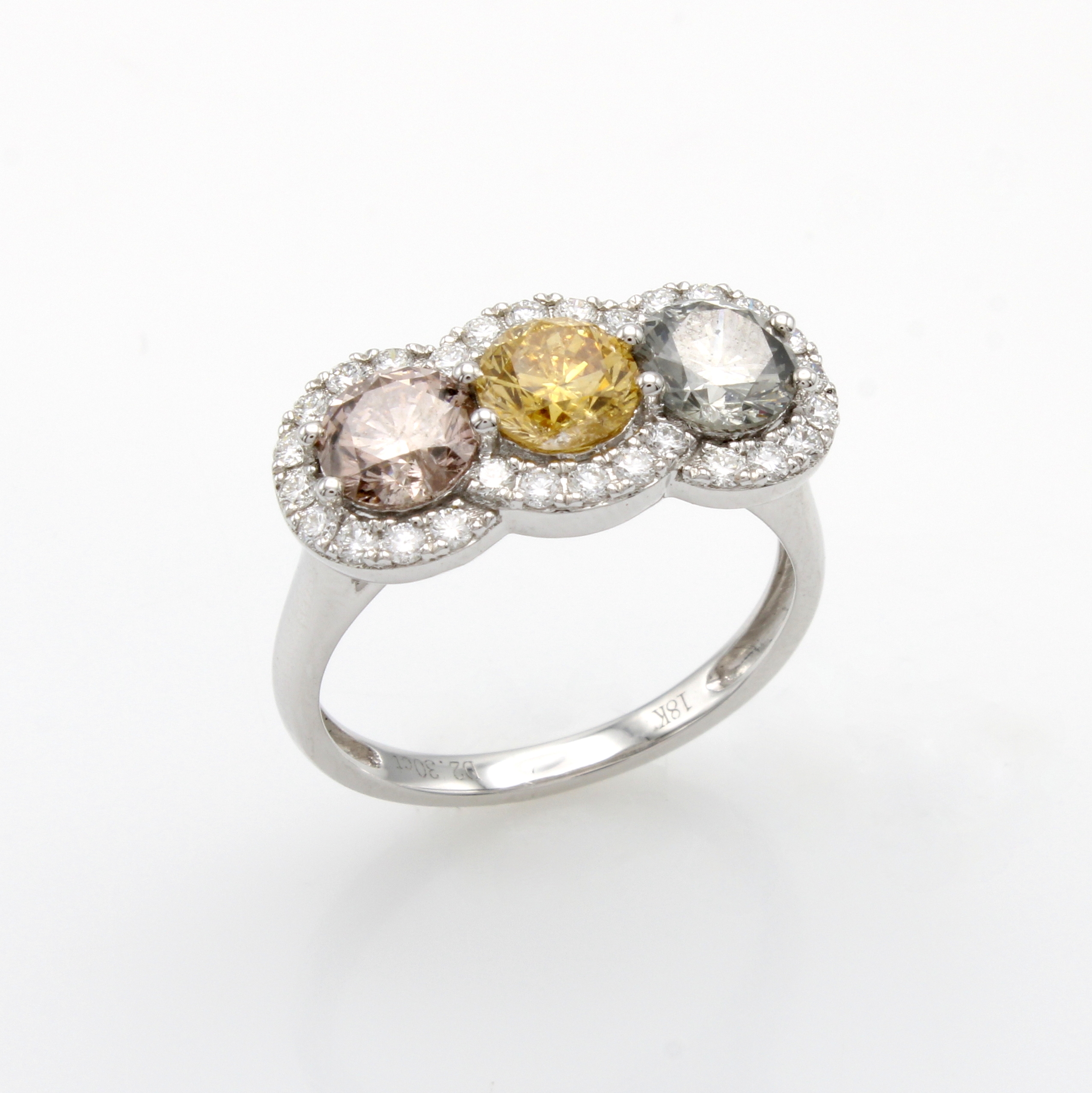 Image 27060462 - Ring mit Brillanten, WG 750/000, 3 Solitäre fancy color/si-p u. 30 Besatzbrill. zus. ...