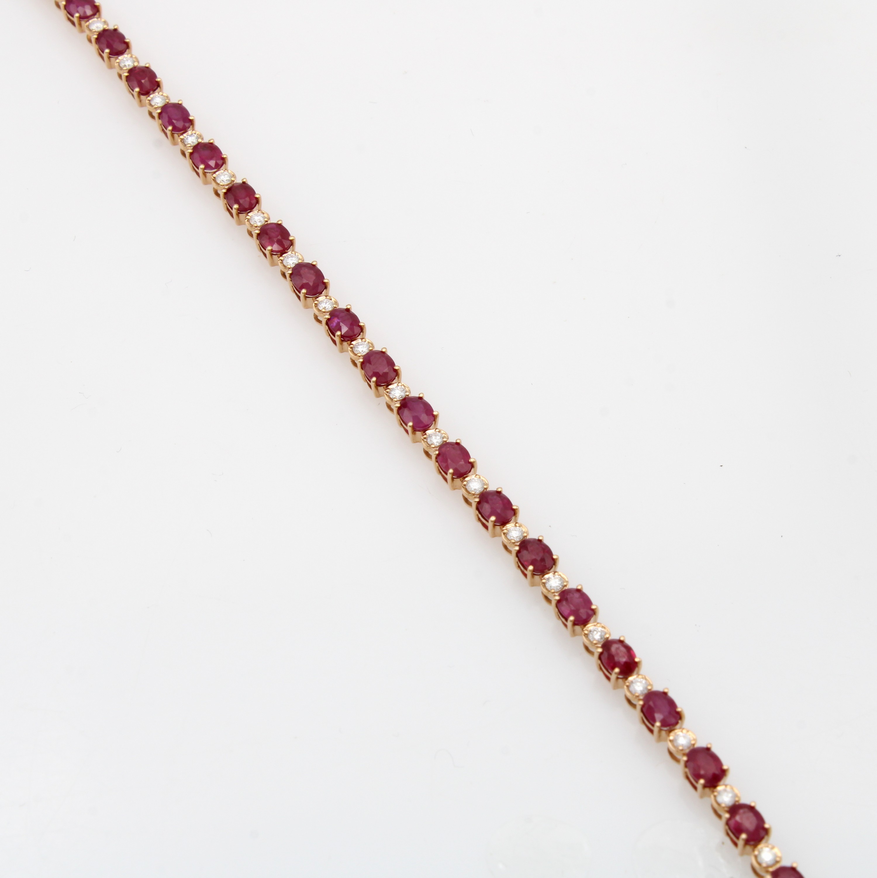 Image 27060472 - Armband mit Rubinen und Brillanten, RG 750/000, 25 ovale, fac. Rubine zus. ca. 6.62 ct, ...