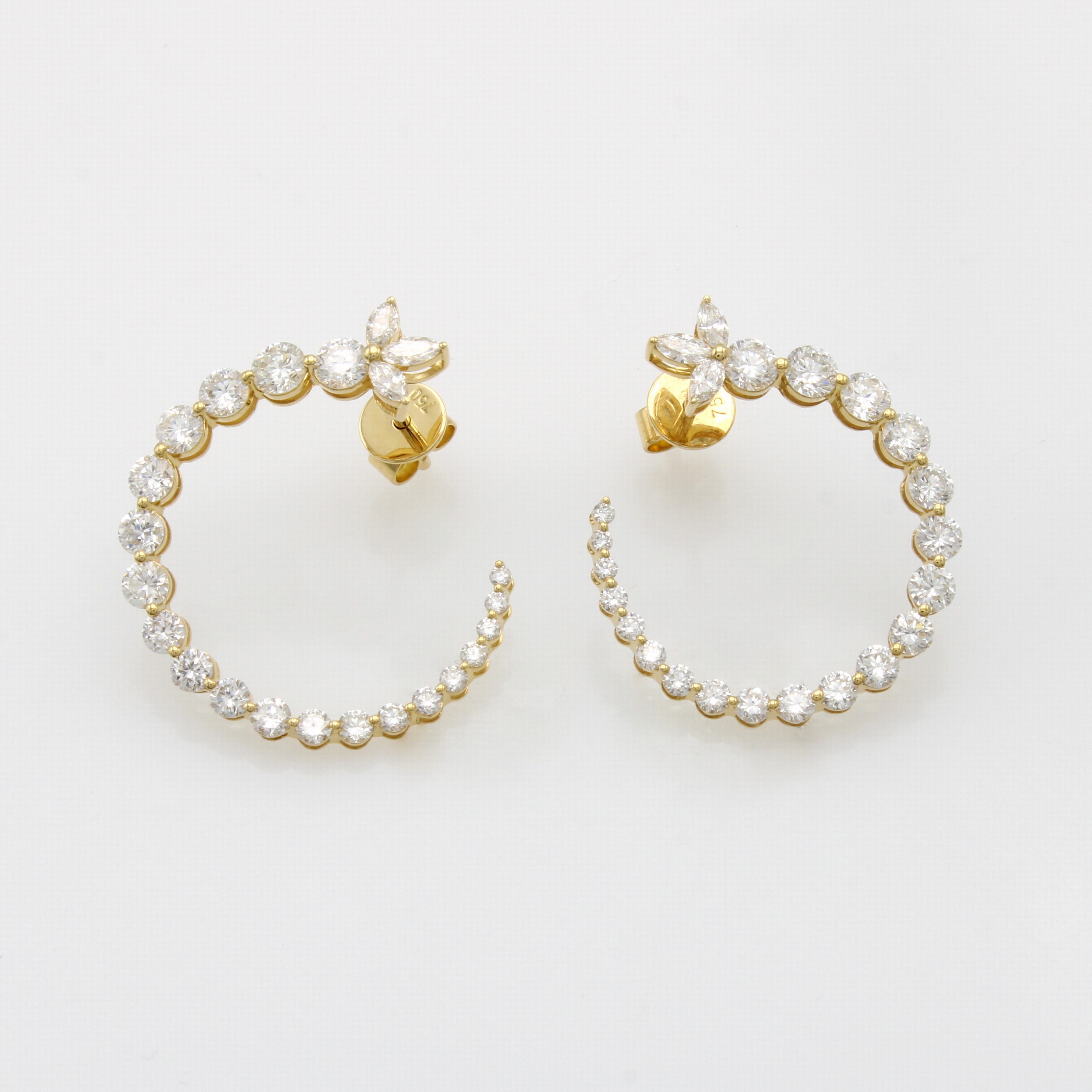 Image 27060477 - Paar Ohrstecker mit Brillanten und Diamanten, GG 750/000, runde Form im Verlauf gearb., ...