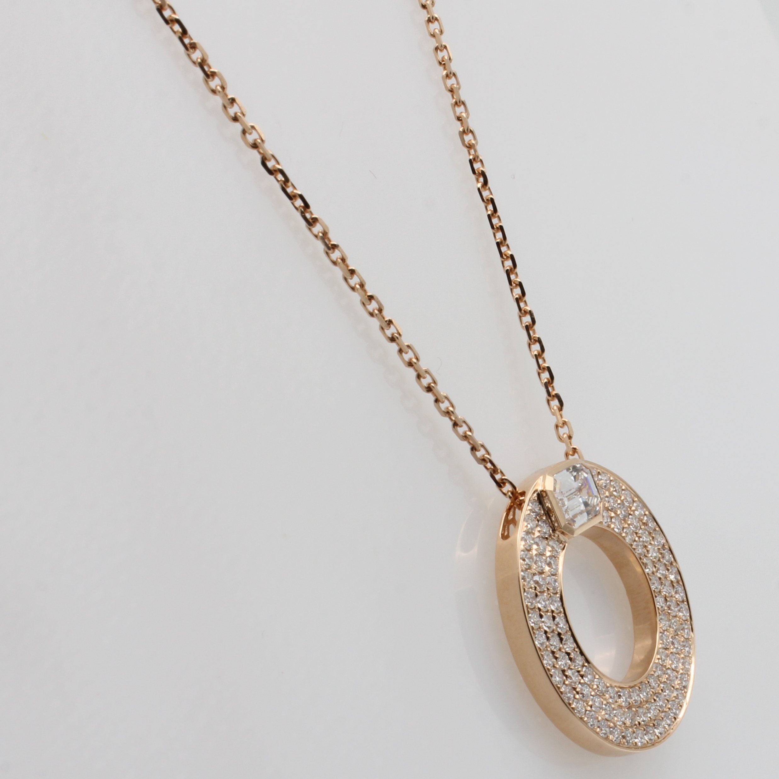 Image 27060487 - Anhänger mit Diamant und Brillanten an Kette, RG 750/000, 93 Brill. u. 1 Diam. im ...