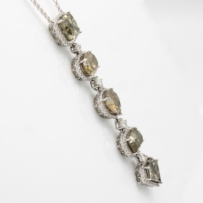 27060415a - Collier mit Diamanten und Brillanten, WG 750/000, 5 Diam. in versch. Schliffarten zus. ...