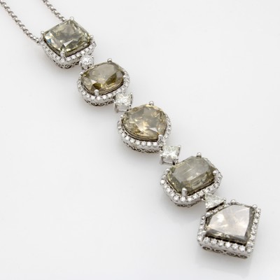 27060415b - Collier mit Diamanten und Brillanten, WG 750/000, 5 Diam. in versch. Schliffarten zus. ...