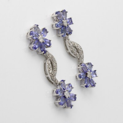 27060422a - Paar Ohrstecker mit Tansaniten und Brillanten, WG 750/000, 4 Blüten bes. mit ovalen, ...