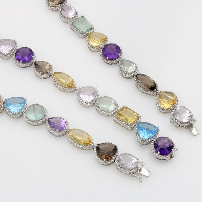 27060427b - Set bestehend aus: Collier und Armband mit Farbsteinen und Brillanten, WG 750/000, als ...