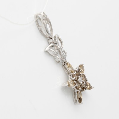 27060429a - Anhänger mit Diamanten, WG 750/000, navette-förm. Öse, Schmetterling u. Blüte als ...