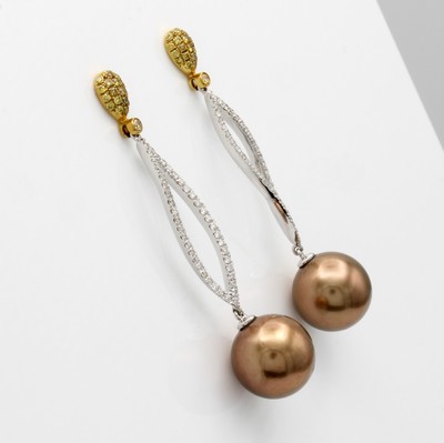 27060433a - Paar Ohrgehänge mit Tahitiperlen, Diamanten und Brillanten, WG/GG 750/000, ...