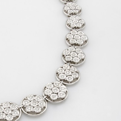 27060439a - Collier mit Brillanten, WG 750/000, im Verlauf gearb., runde Elemente bes. m. insgesamt ...