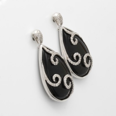 27060449a - Paar Ohrstecker mit Onyxen und Brillanten, WG 750/000, 2 tropfenförm. Onyxscheiben zus. ...