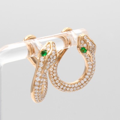 27060459a - Paar Ohrstecker ´Schlange´ mit Tsavoriten und Brillanten, RG 750/000, 182 Brill. zus. ...