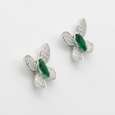 27060469a - Paar Ohrstecker ´Schmetterlinge´ mit Smaragden und Brillanten, WG 750/000, 2 ...