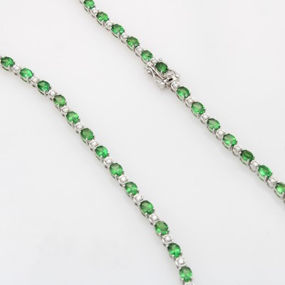 27060474a - Collier mit Tsavoriten und Brillanten, WG 750/000, 60 ovale, fac. Tsavorite zus. ca. ...