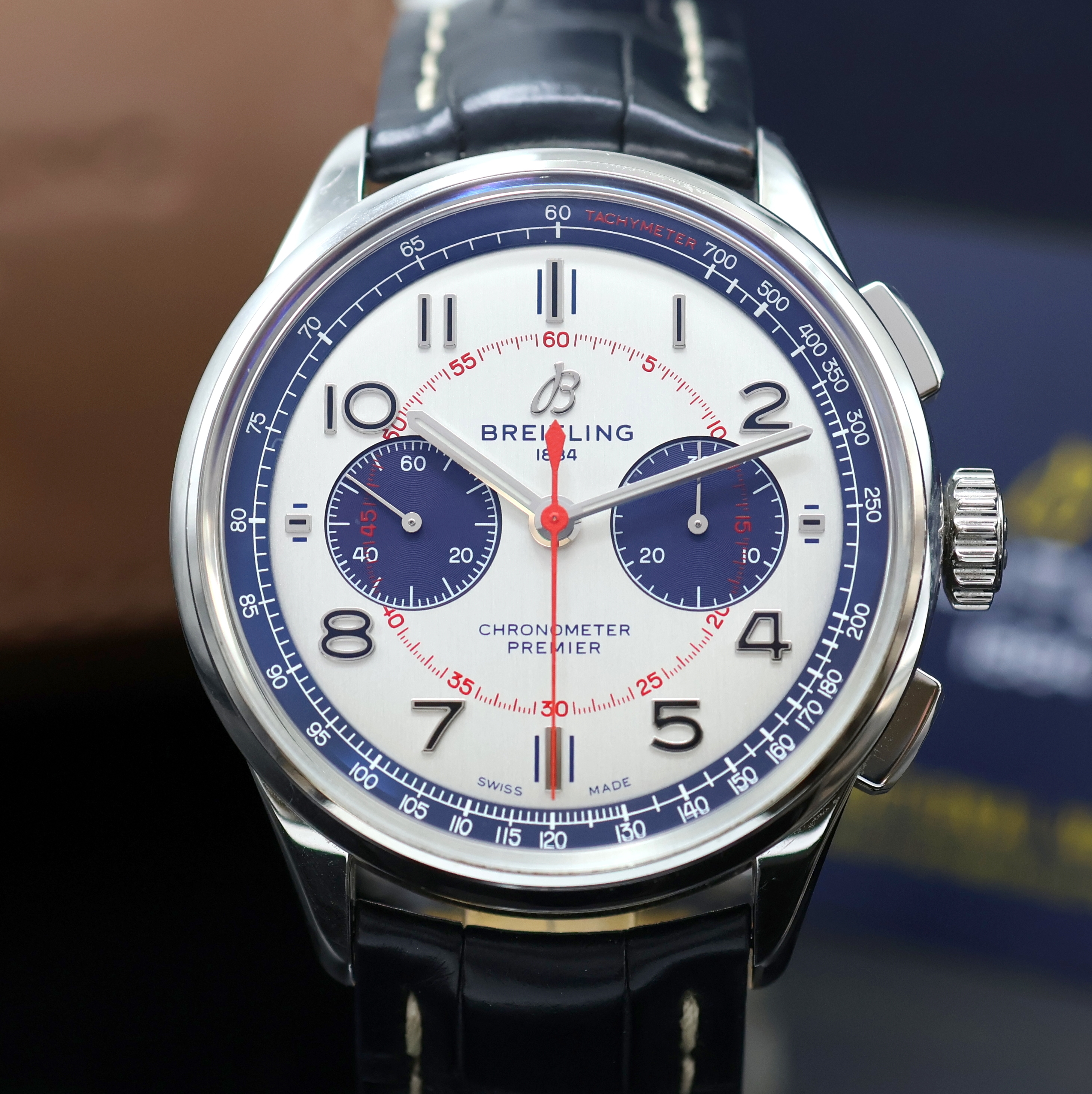Detail b: BREITLING auf 1.000 Stück limitierte Armbanduhr Premier B01 Chronograph 42 Bentley Mulliner Referenz AB0118A71G1P1, Automatik, Chronometer in ...
