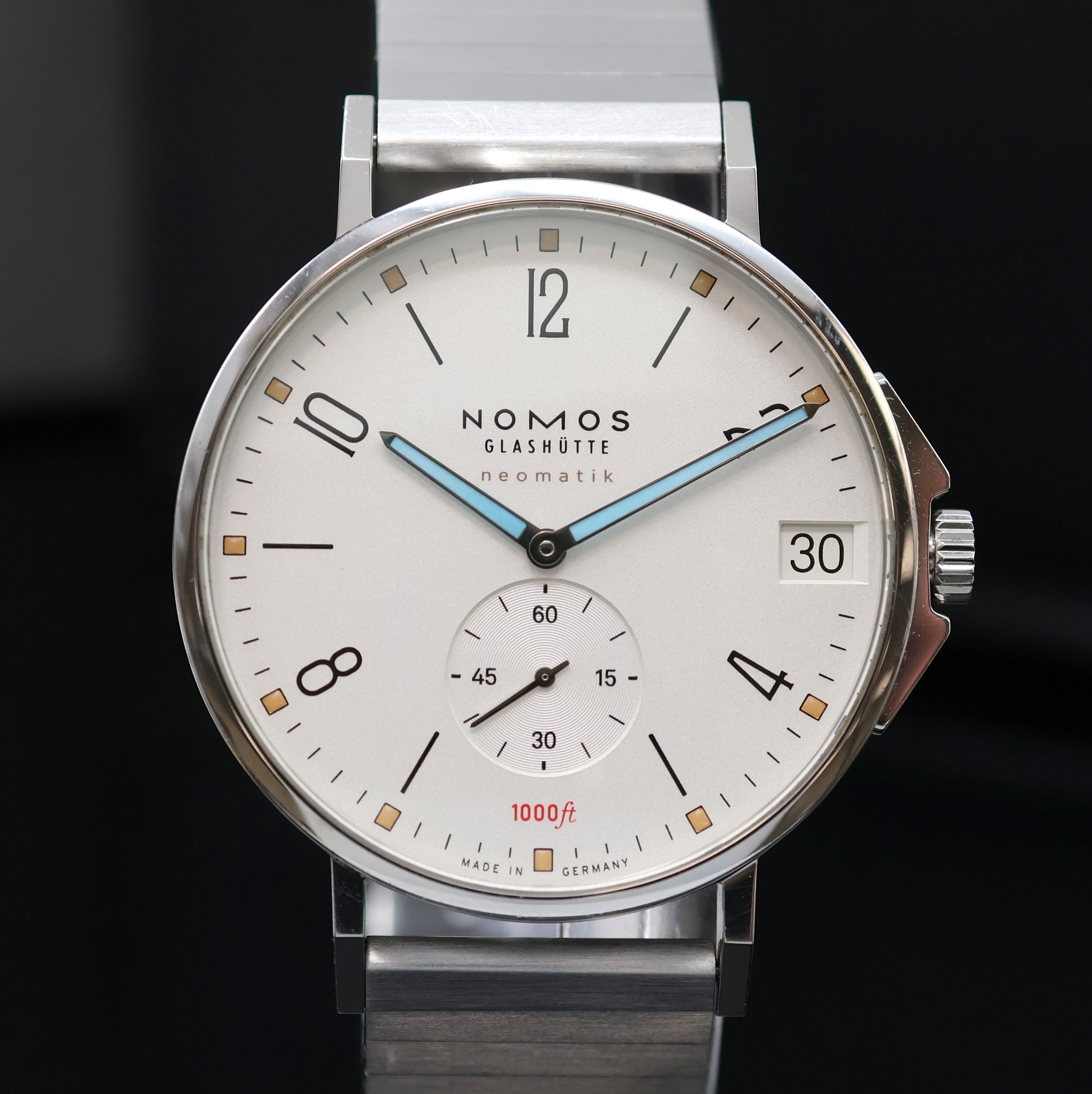Detail b: NOMOS Tangente Herrenarmbanduhr Sport Neomatik 42 Referenz 580, Deutschland um 2020, Automatik, beids. vergl. Edelstahlgeh. inkl. Gliederband m. ...