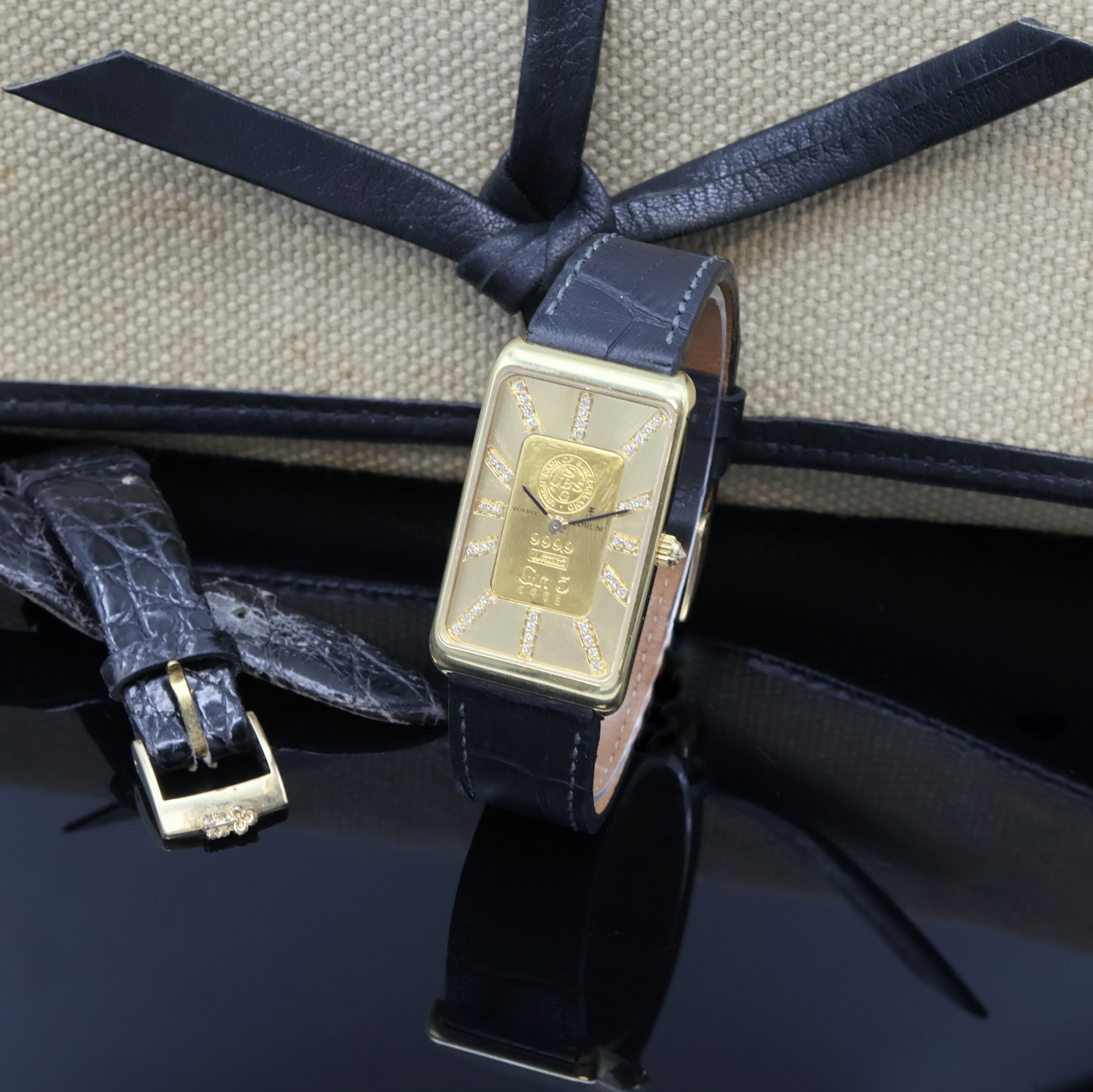CORUM Armbanduhr in Form eines 5 Gramm Goldbarrens Referenz 44464, Schweiz 1980er Jahre, quarz, Geh. in GG 750/000 inkl. neutr. Lederband m. verg. ...