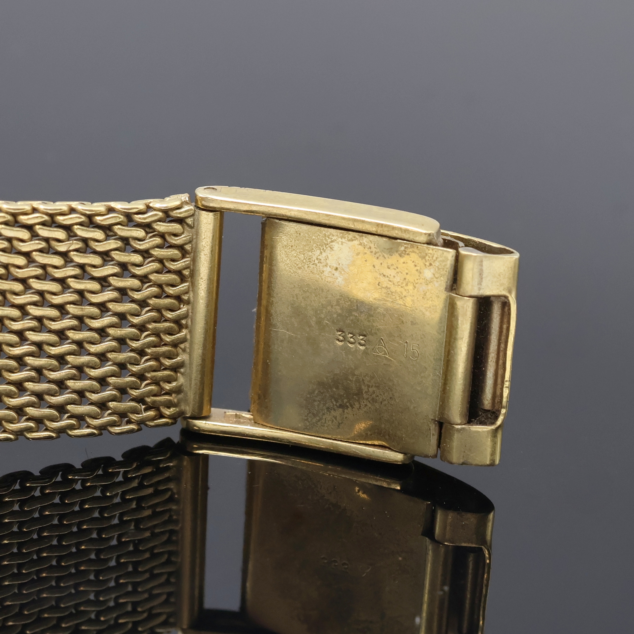 Detail e: ANKER Armbanduhr in GG 585/000 an GG 333/000 Band, Schweiz um 1965, Automatik, Boden aufgedr., silb. Zifferbl. m. aufges. Std.- Ind., gold. ...