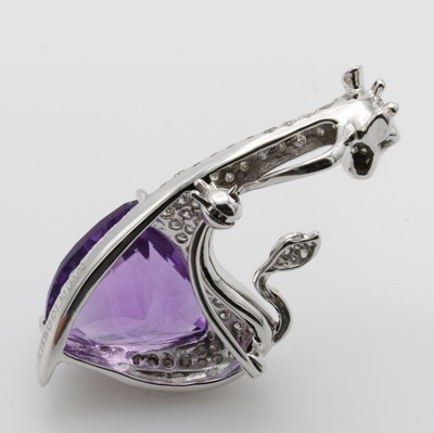 27060503a - Anhänger/Brosche ´Giraffe´ mit Tsavorit, Amethyst und Brillanten, WG 750/000, 116 ...